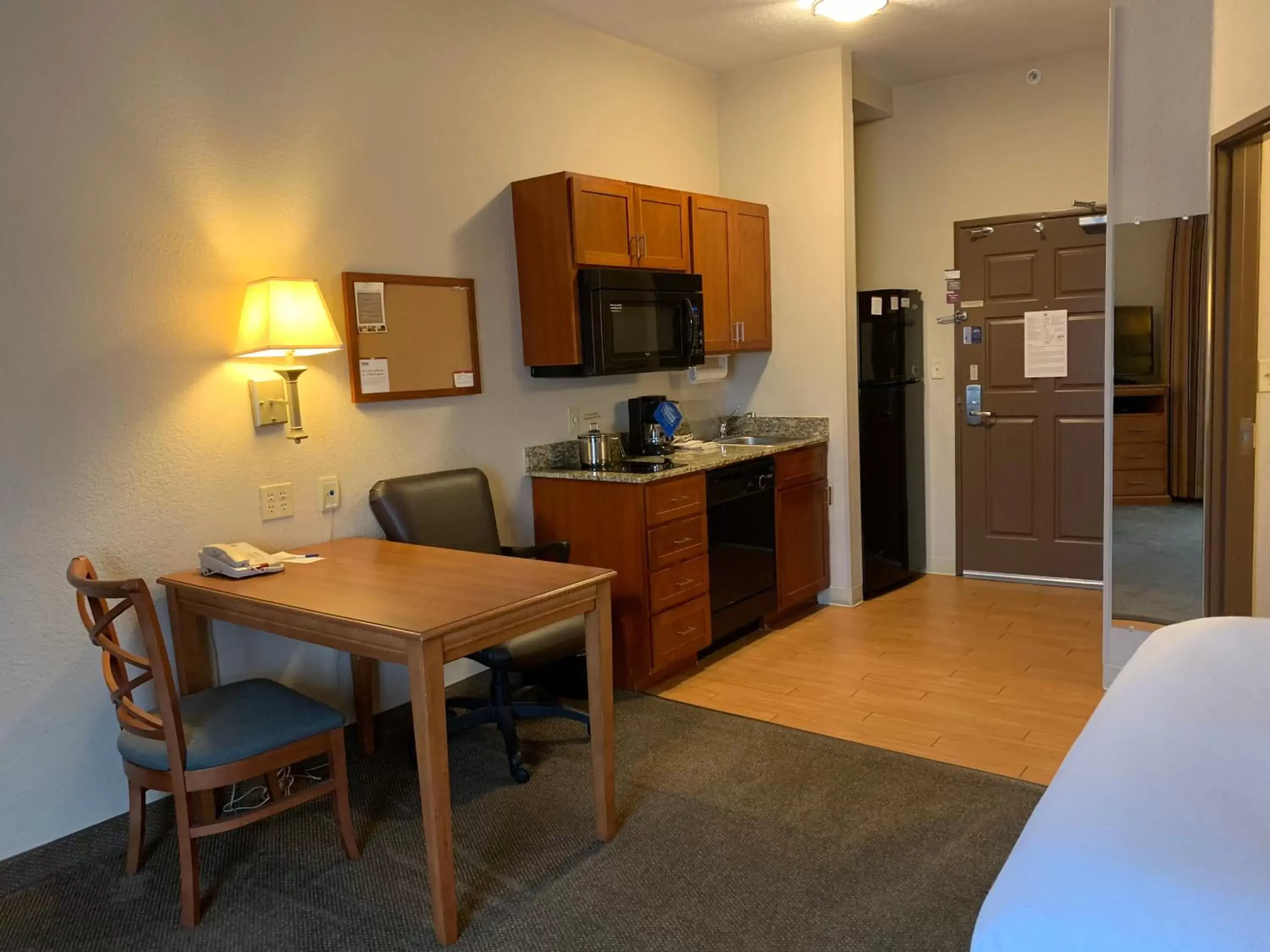 Photo of the whole room, Kitchen/Kitchenette in Candlewood Suites Jonesboro, an IHG Hotel