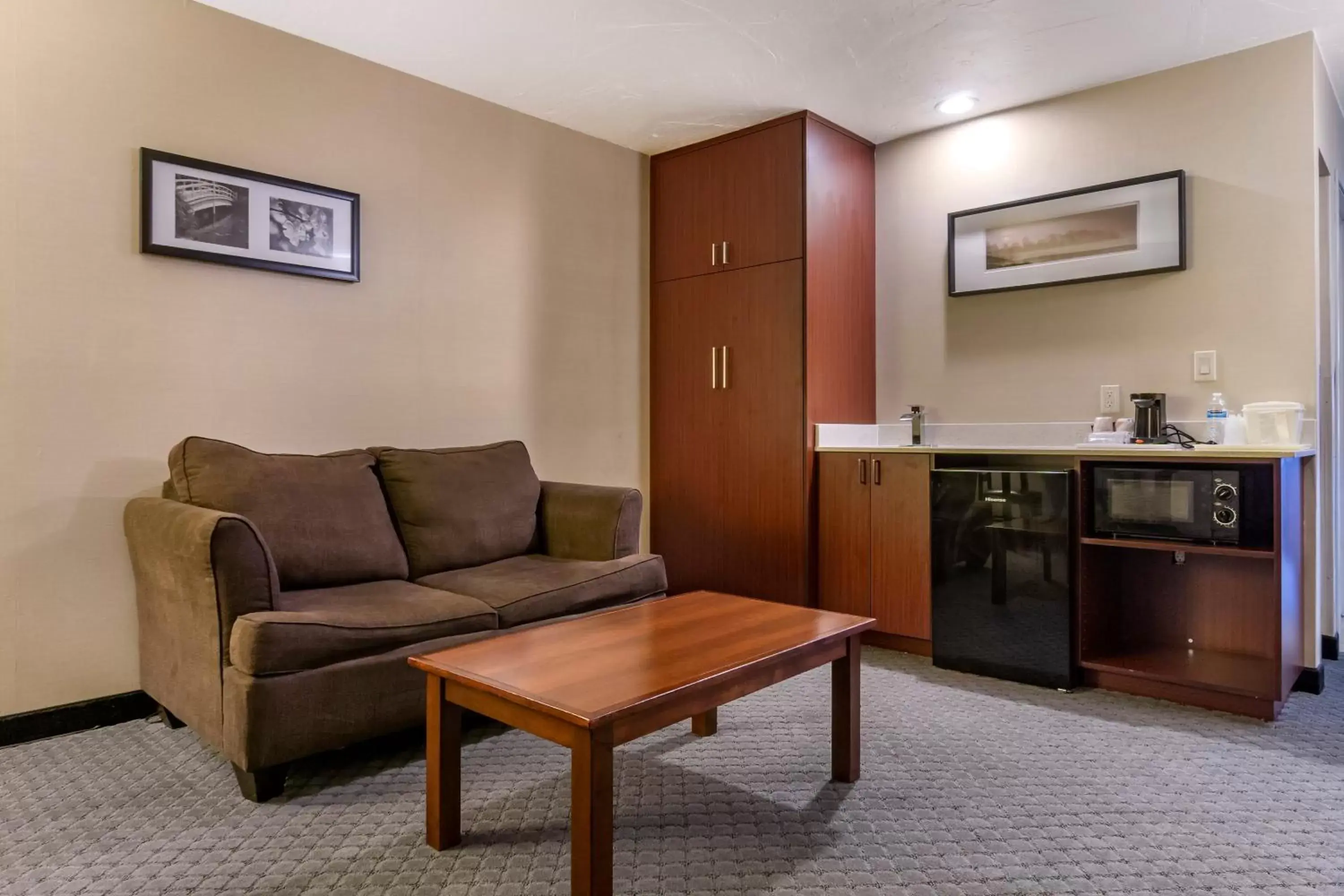 Living room, Seating Area in Comfort Inn Kent - Seattle