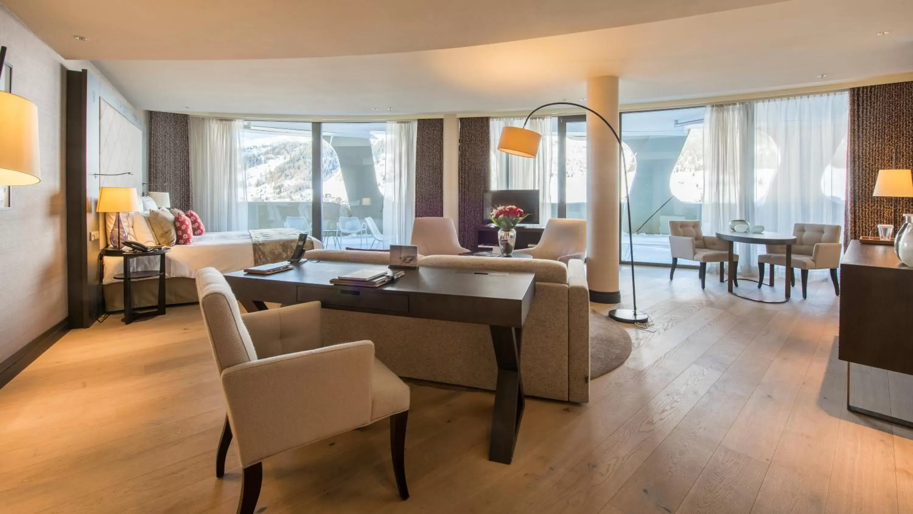 Photo of the whole room, Restaurant/Places to Eat in AlpenGold Hotel Davos