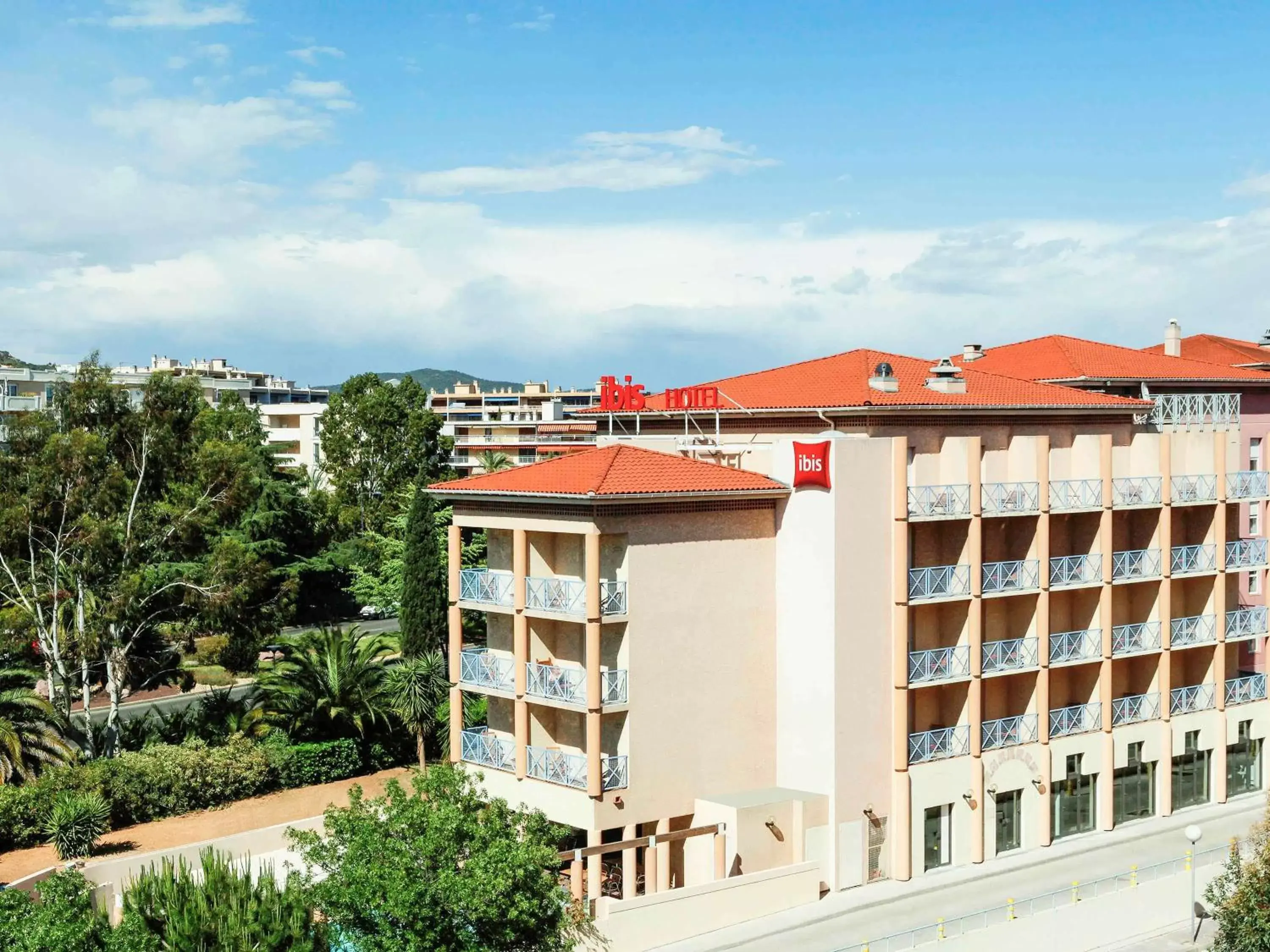 Property building in ibis Hyeres Centre