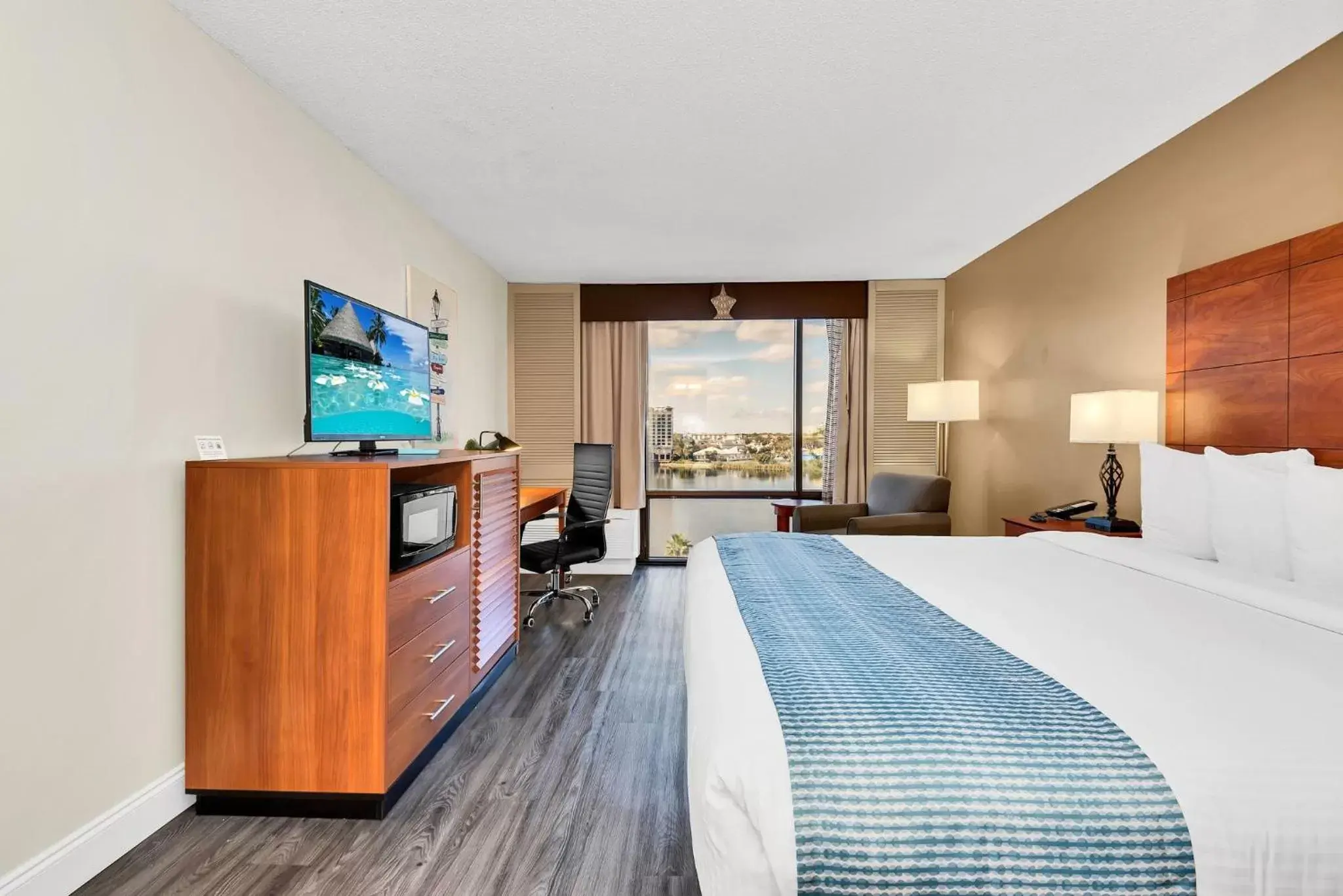 Bed in Best Western Orlando Gateway Hotel