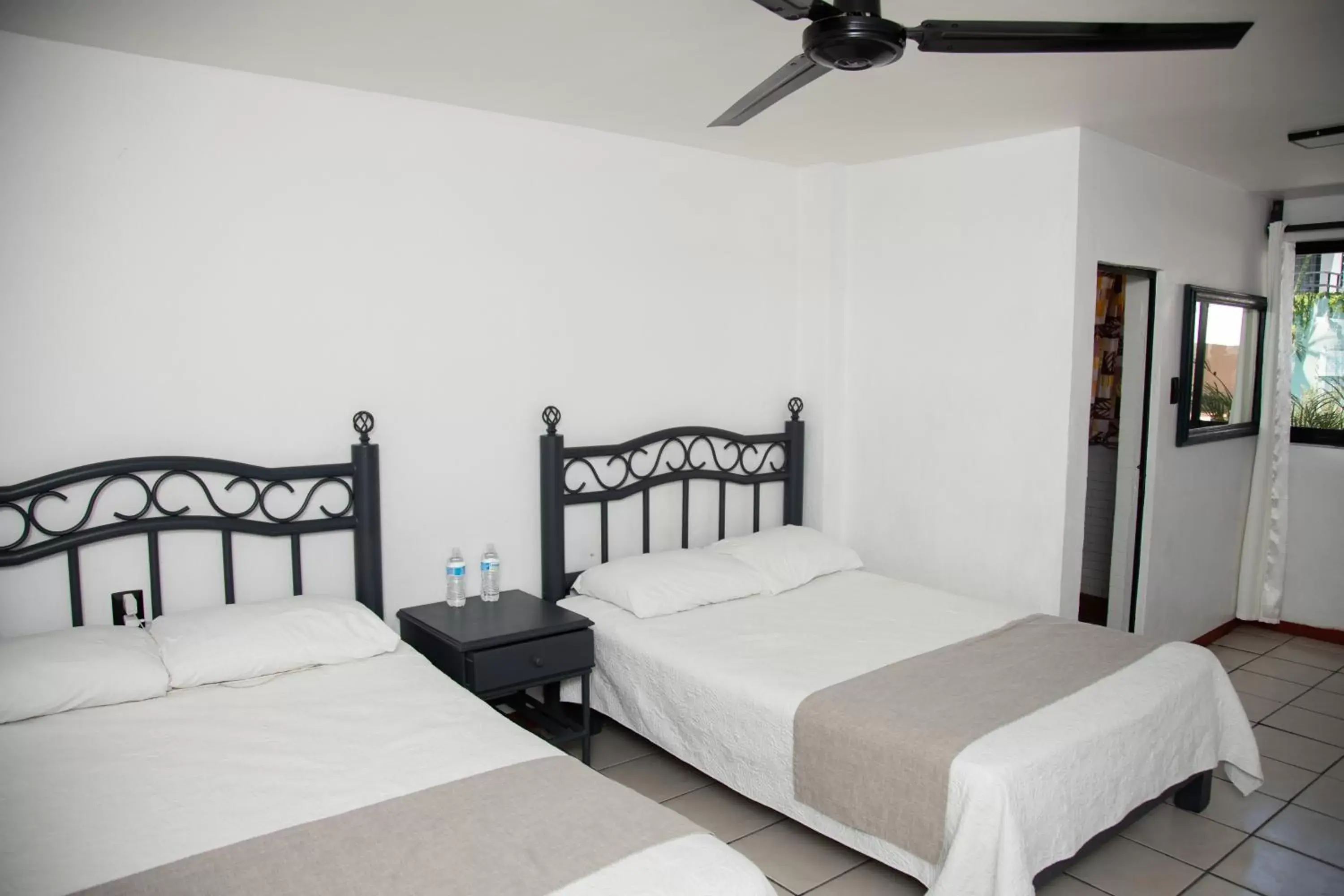 Photo of the whole room, Bed in Marqués Oaxaca - Hotel