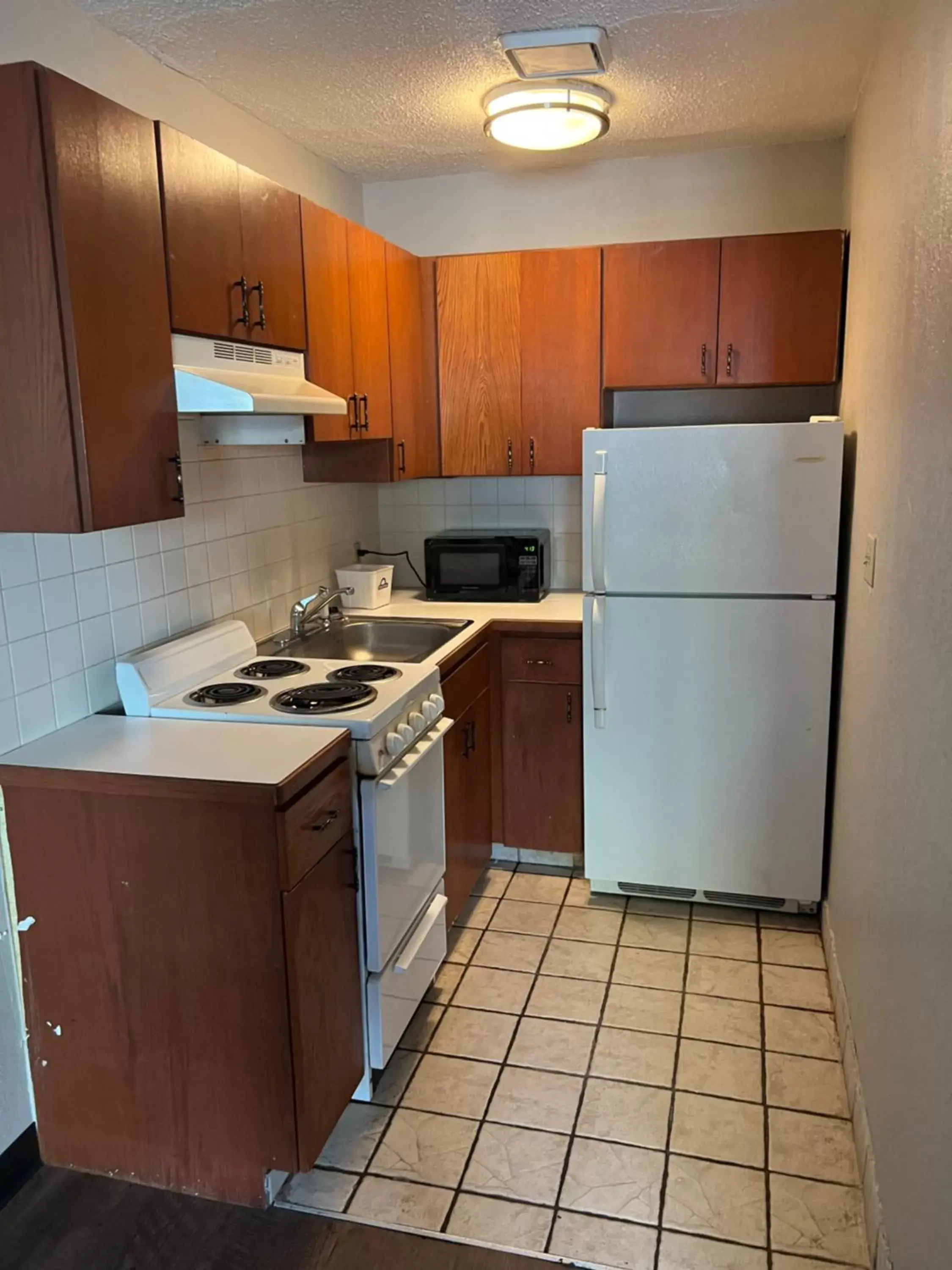 Kitchen or kitchenette in Days Inn & Suites by Wyndham Monroe Kitchen or kitchenette in Days Inn & Suites by Wyndham Monroe