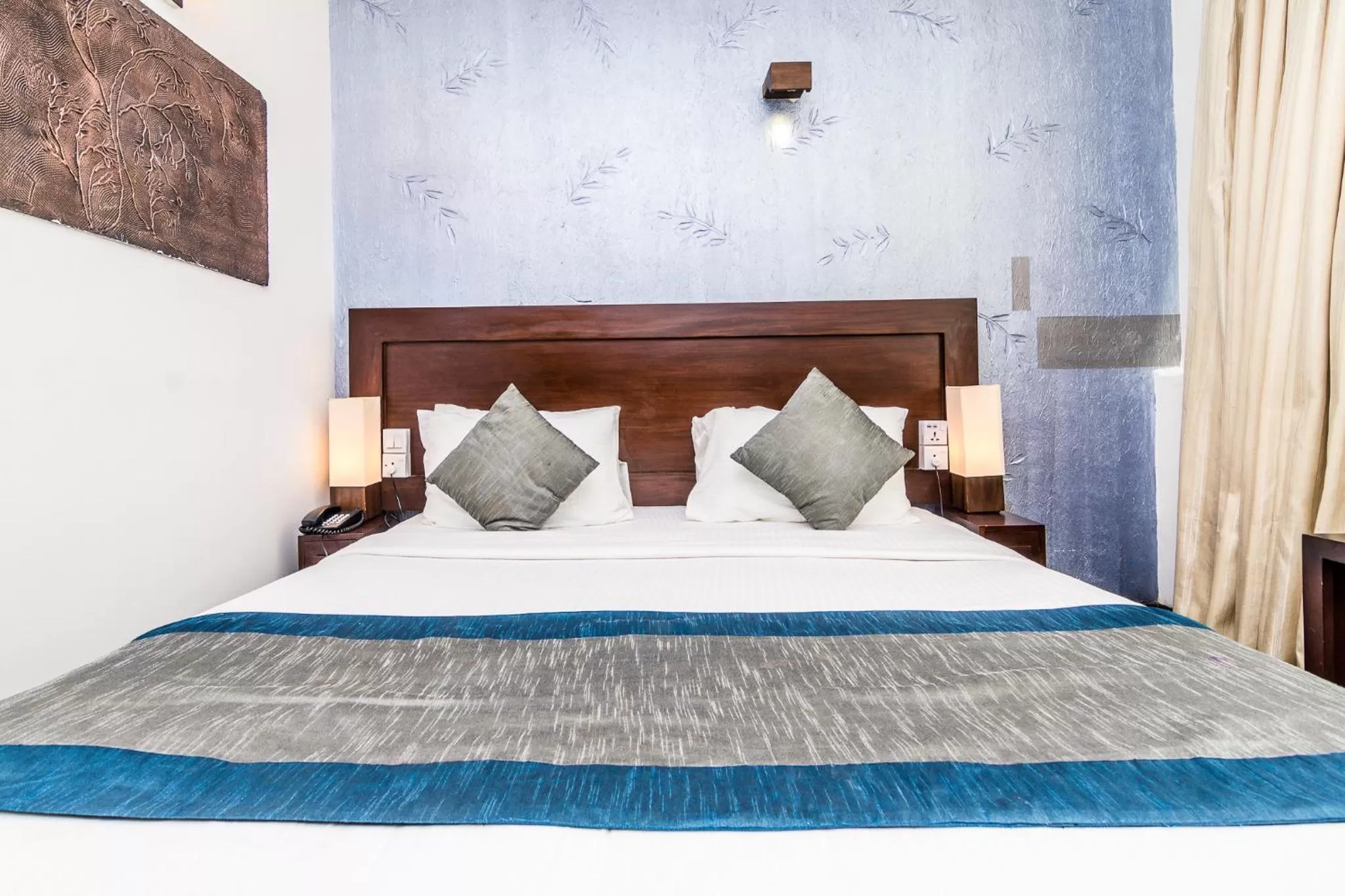 Photo of the whole room, Bed in Ceylon City Hotel,Colombo