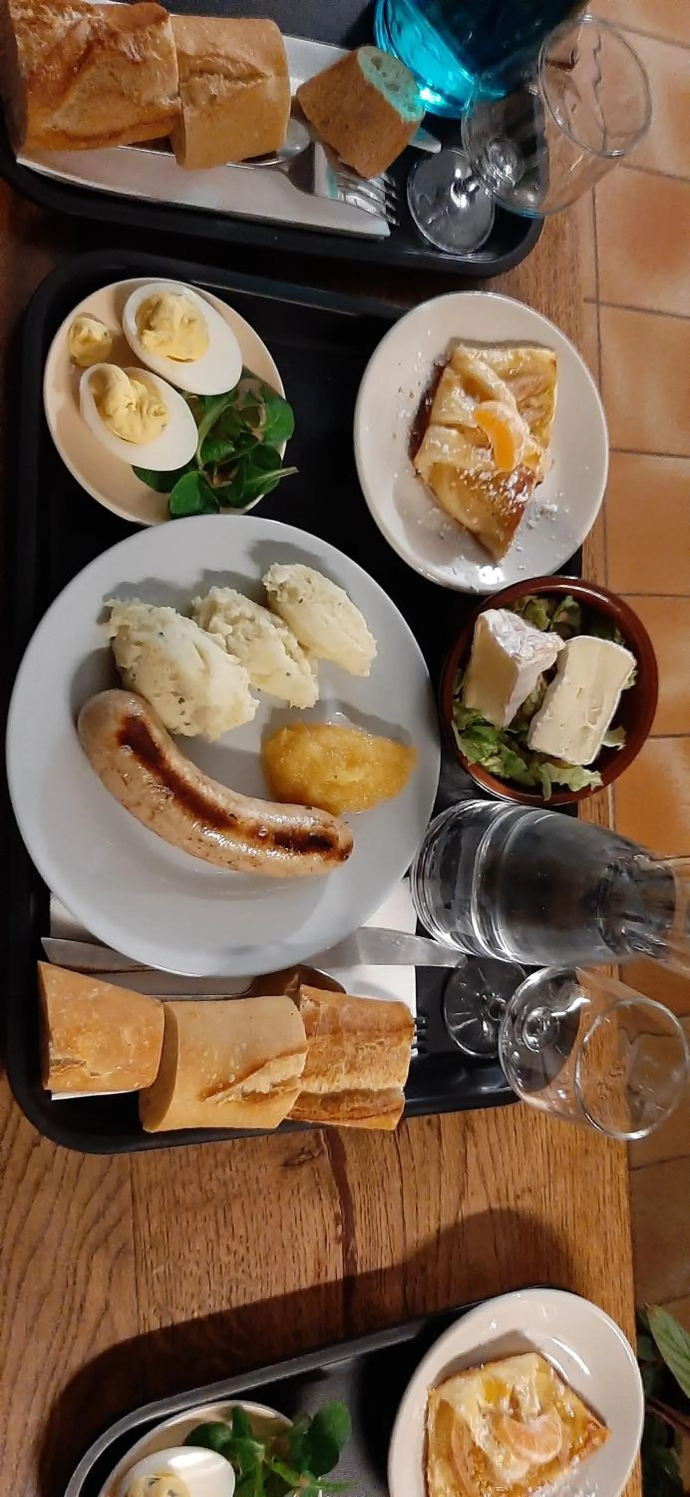 Food and drinks in Hotel Le Cormier 9