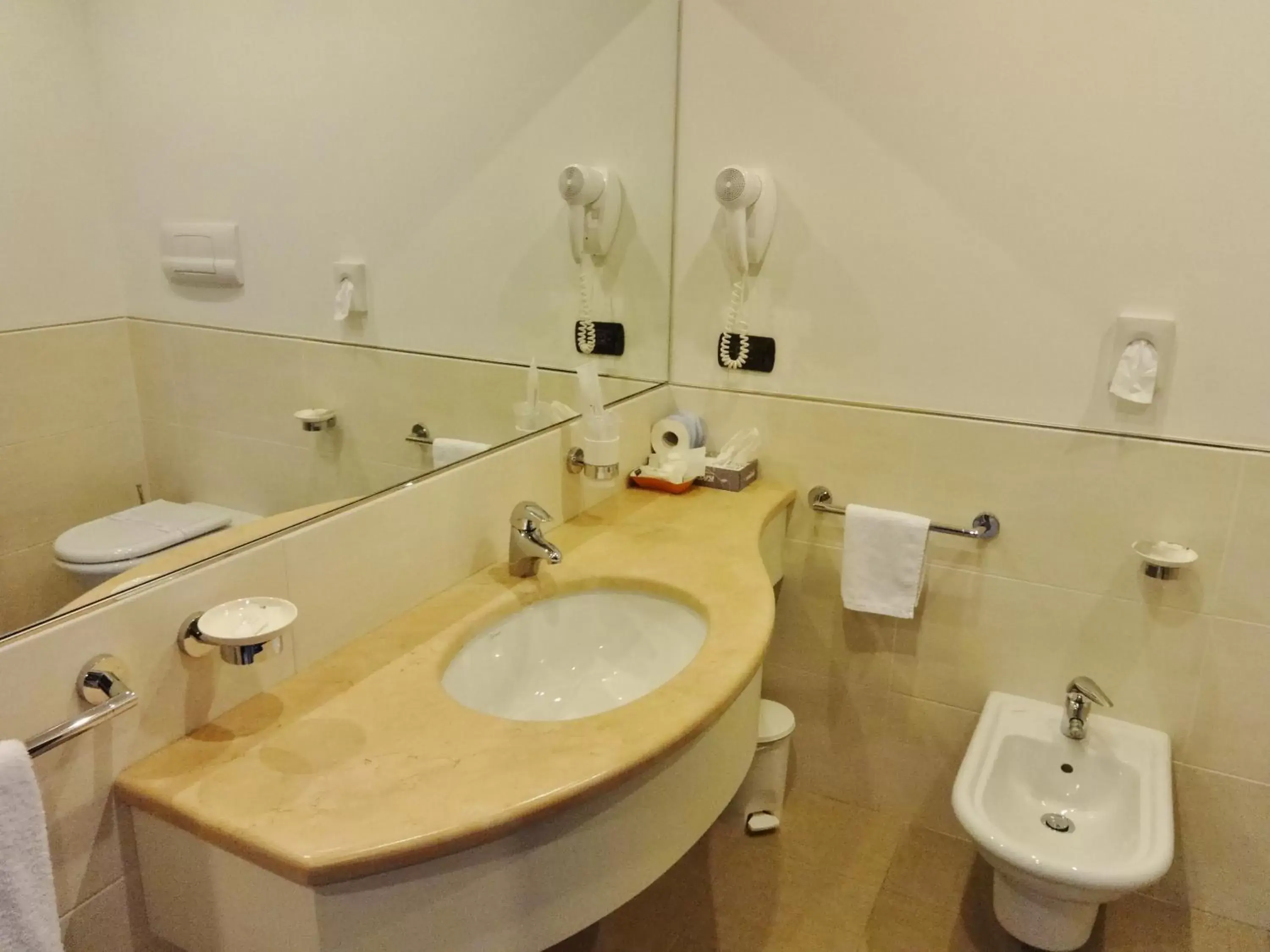 Bathroom in B&B HOTEL Park Hotel Cassano