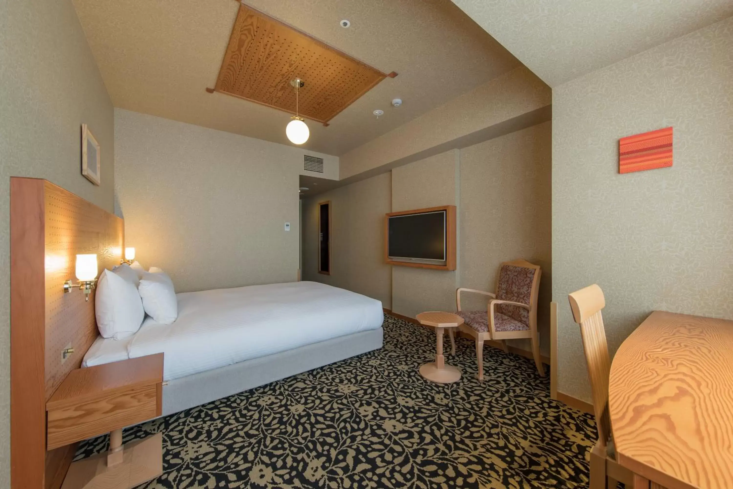 Photo of the whole room, Bed in JR Kyushu Hotel Blossom Oita