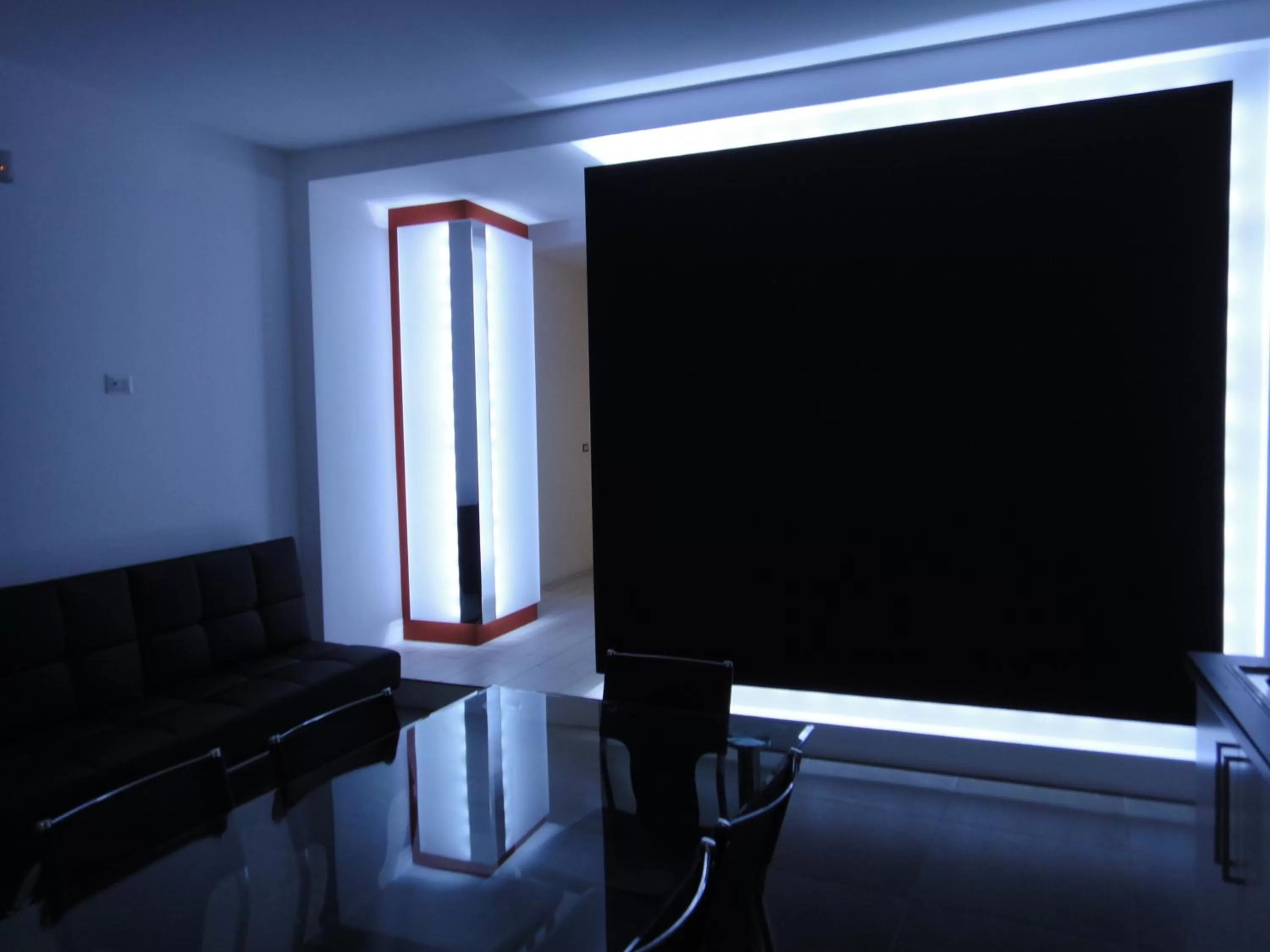 Communal lounge/ TV room, TV/Entertainment Center in Villino Erminia - Seaside Art b&b