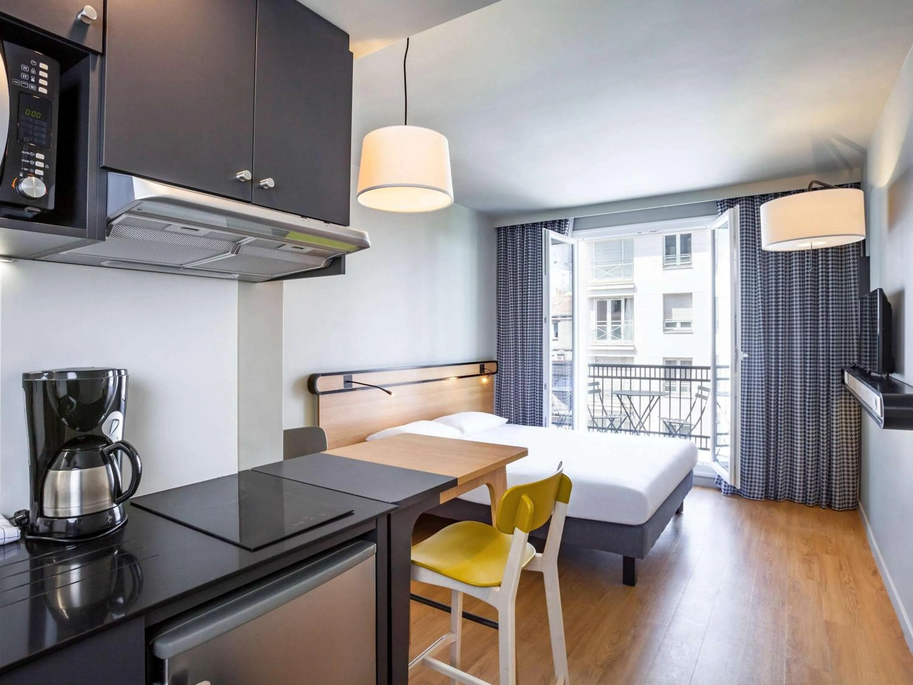 Photo of the whole room in Aparthotel Adagio Access La Défense Puteaux