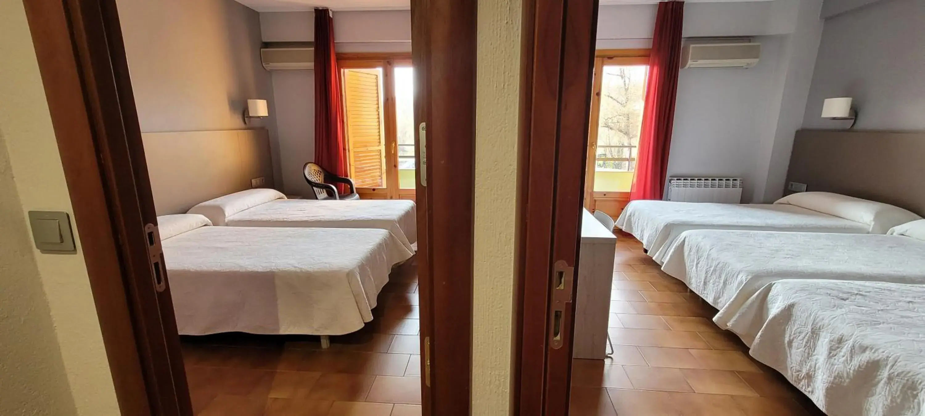 Photo of the whole room, Bed in Hotel Meson de LAinsa
