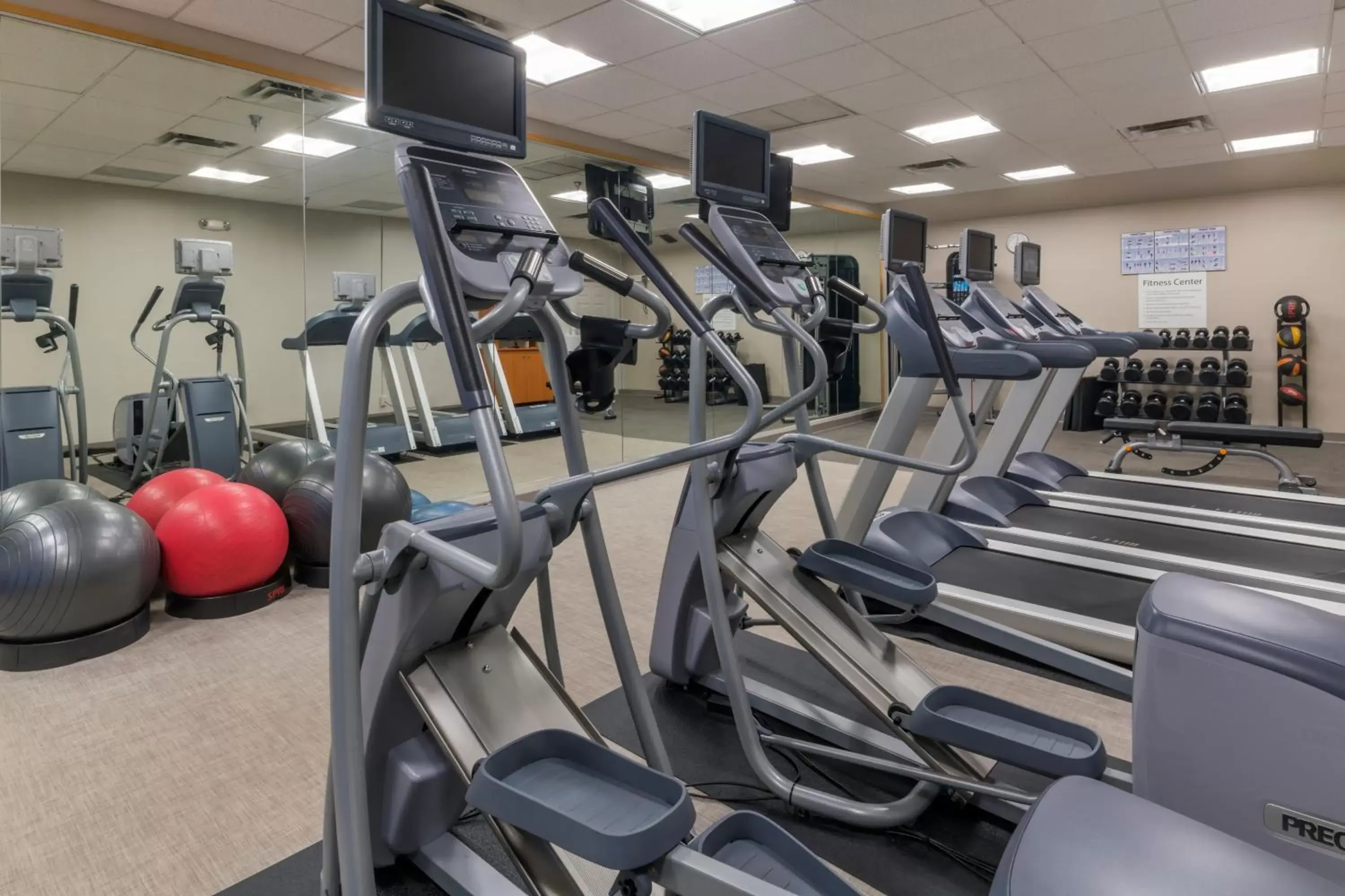 Fitness centre/facilities, Fitness Center/Facilities in Holiday Inn and Suites Phoenix Airport North, an IHG Hotel