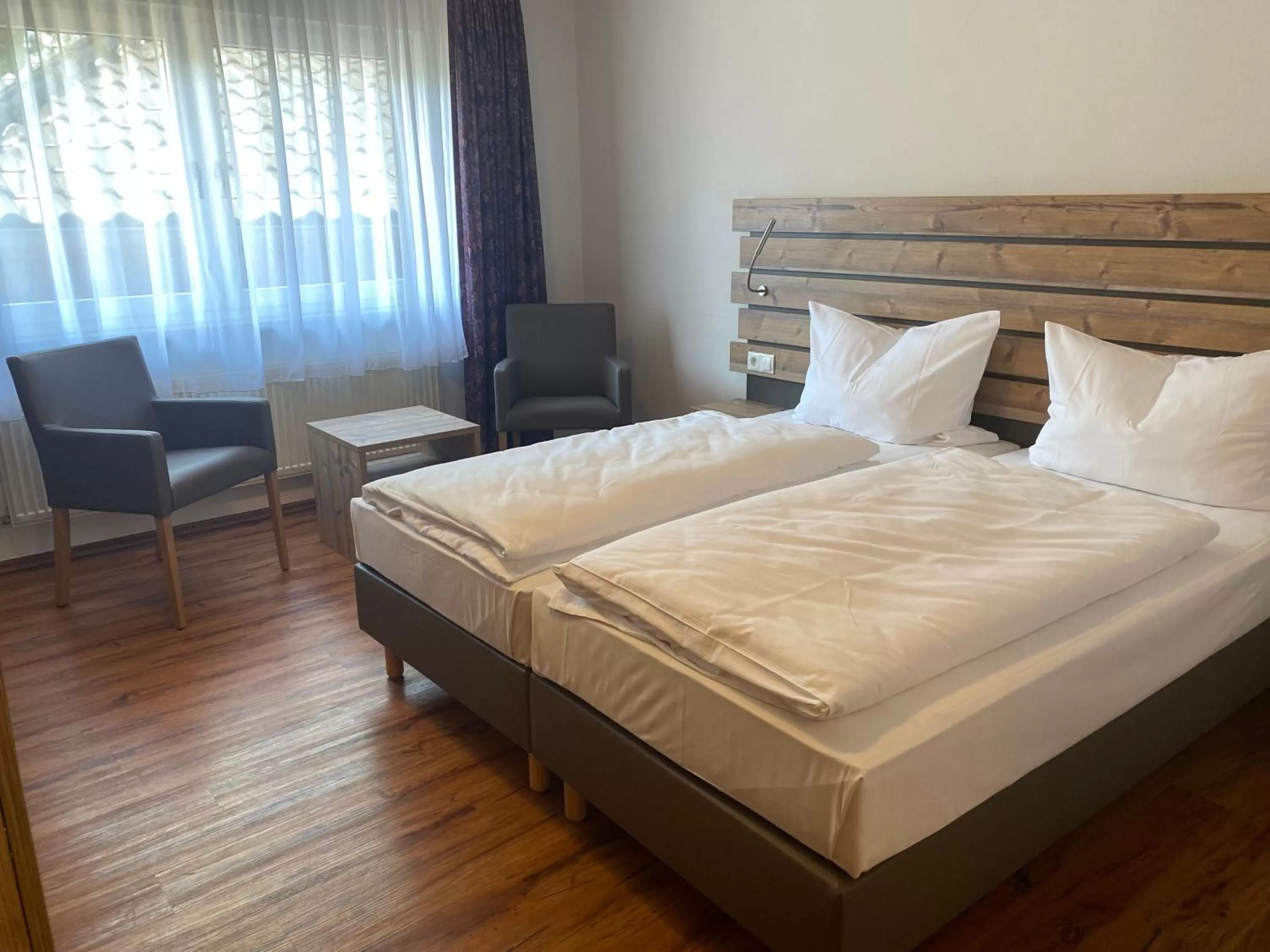 Bed in Motel Domblick