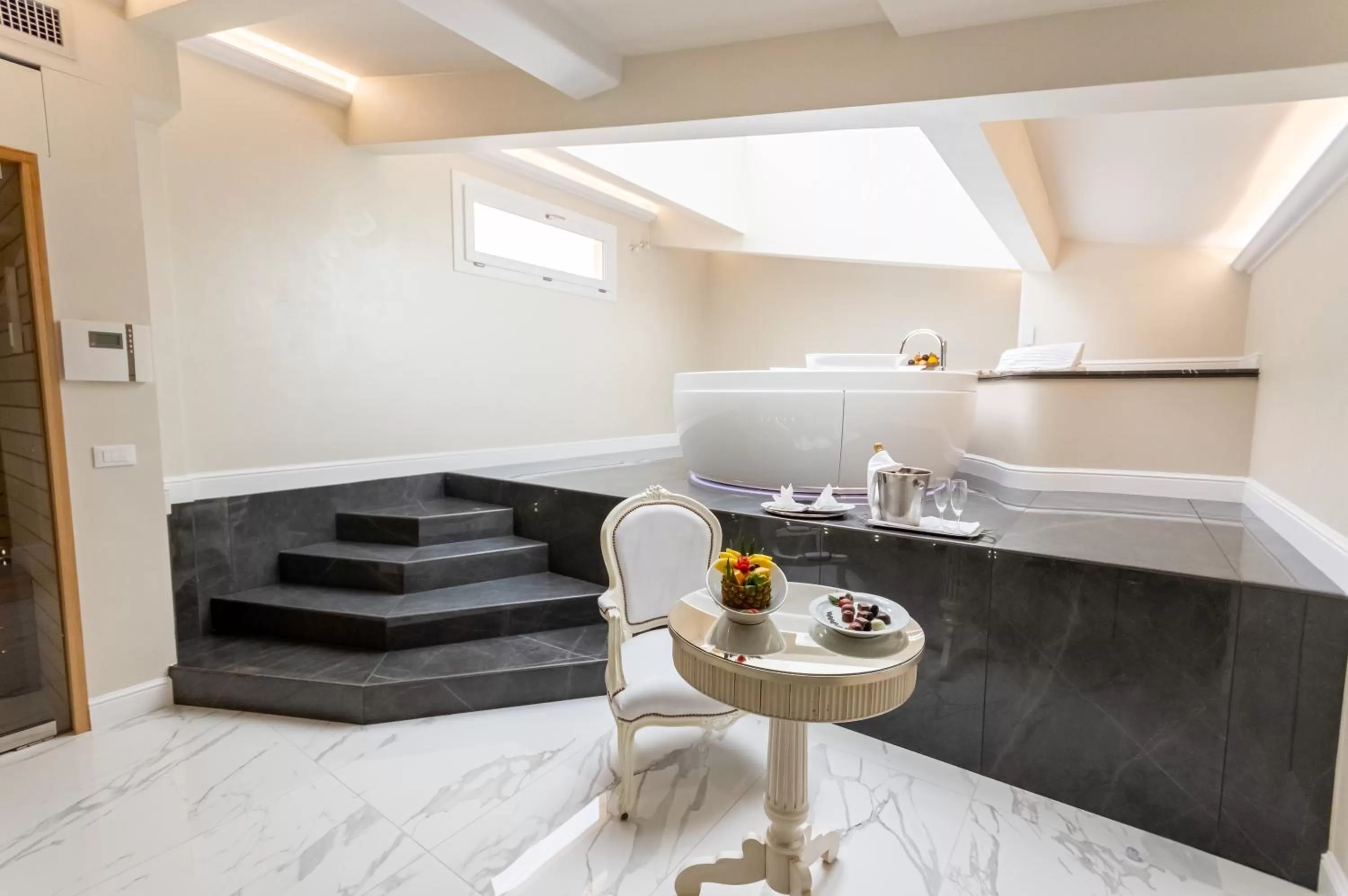 Hot Tub in The Moon Boutique Hotel & Spa