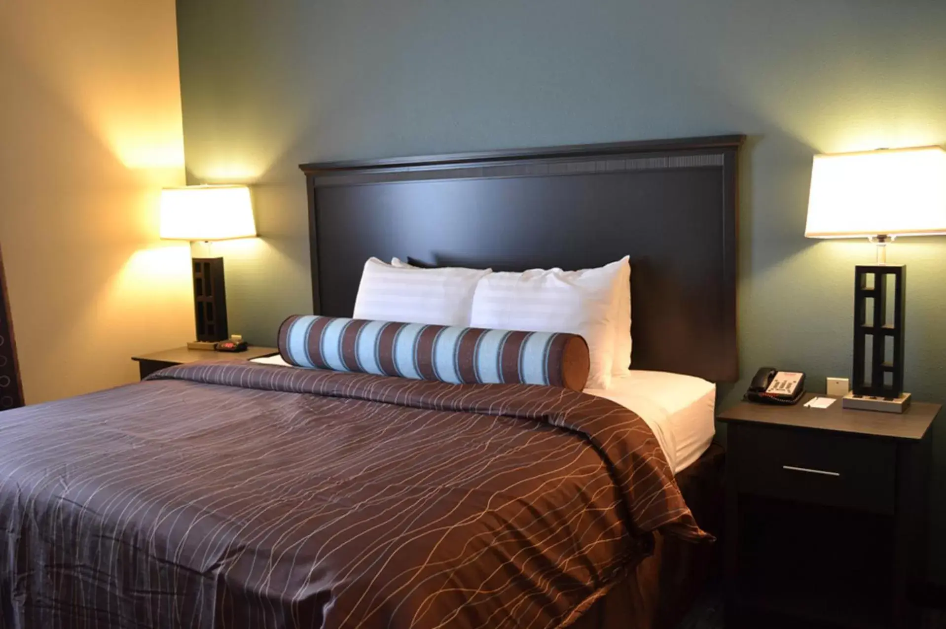 Bed in Red River Inn and Suites