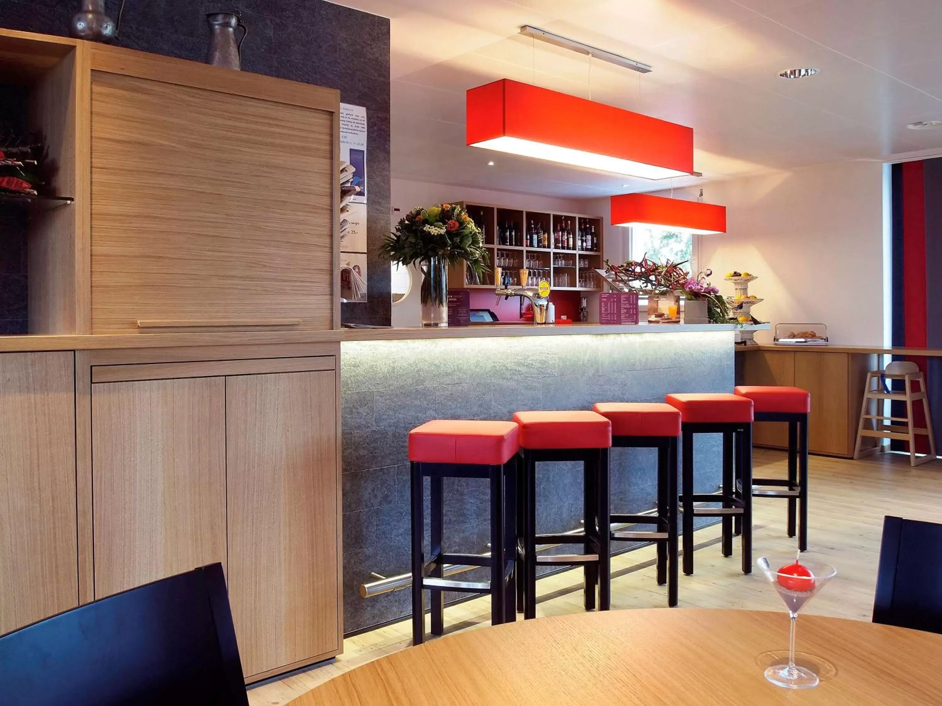 Lounge or bar, Lounge/Bar in ibis Bulle - La Gruyère