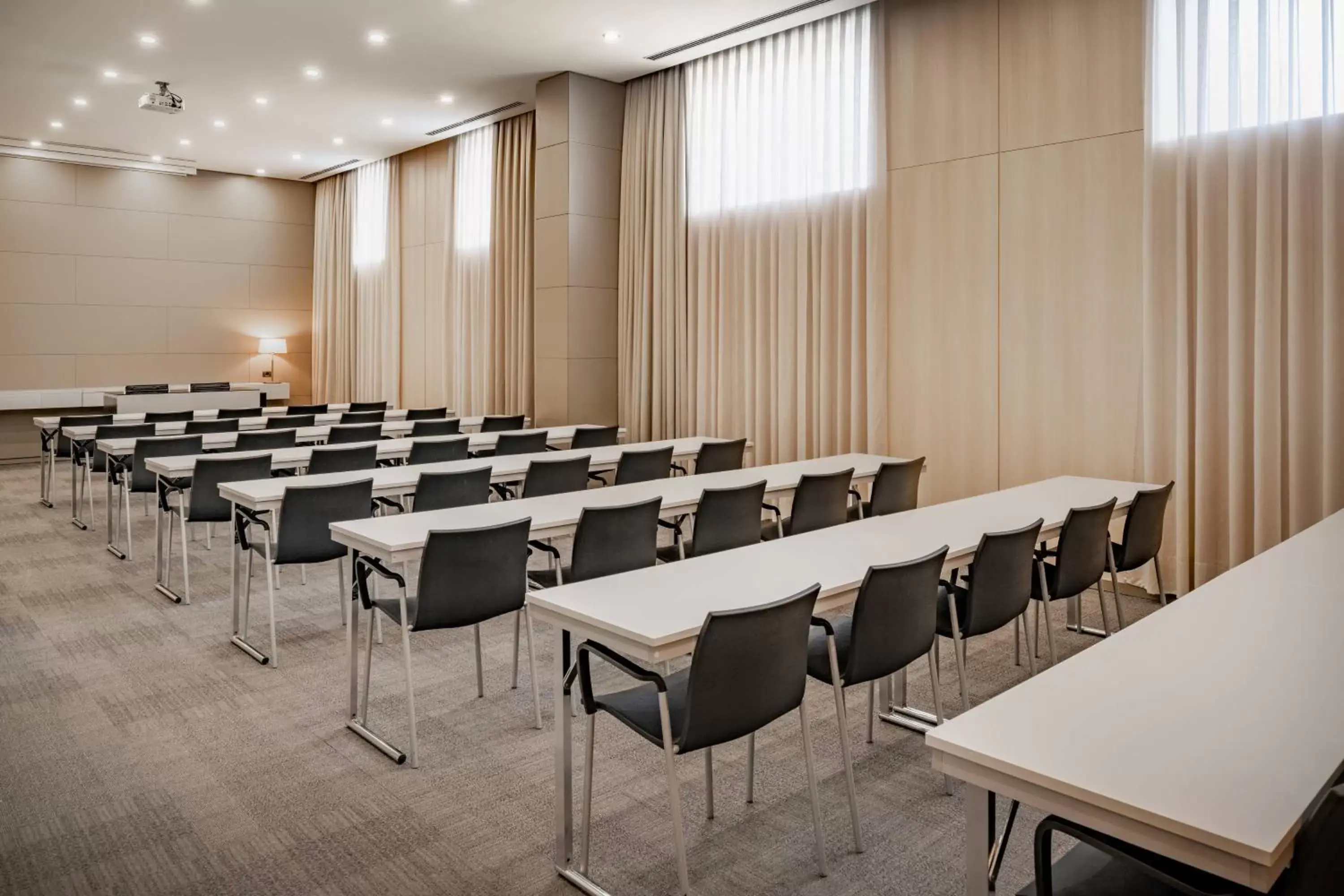 Meeting/conference room in AC Hotel Porto by Marriott