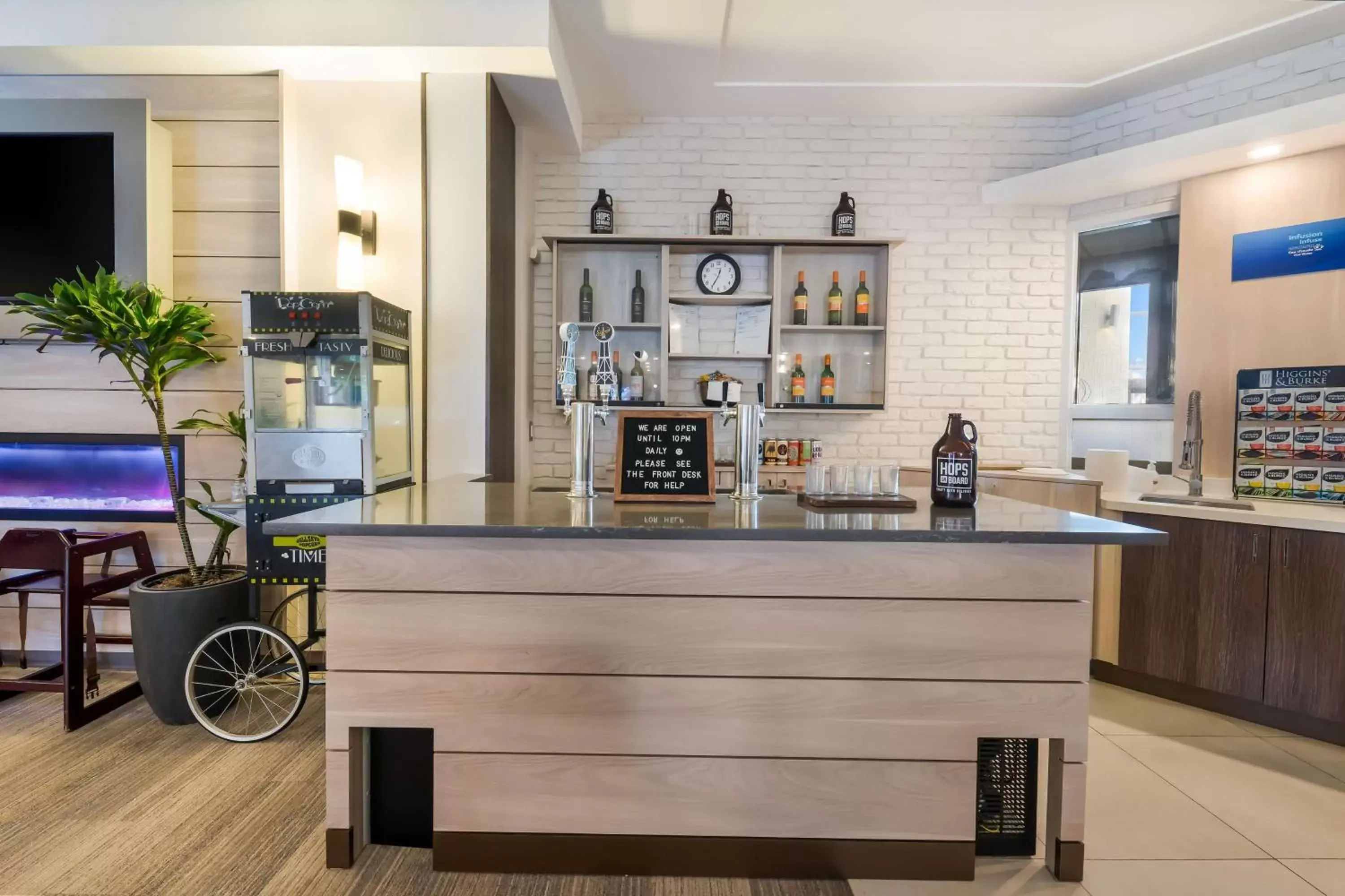 Lounge or bar in Best Western Belleville Lounge or bar in Best Western Belleville