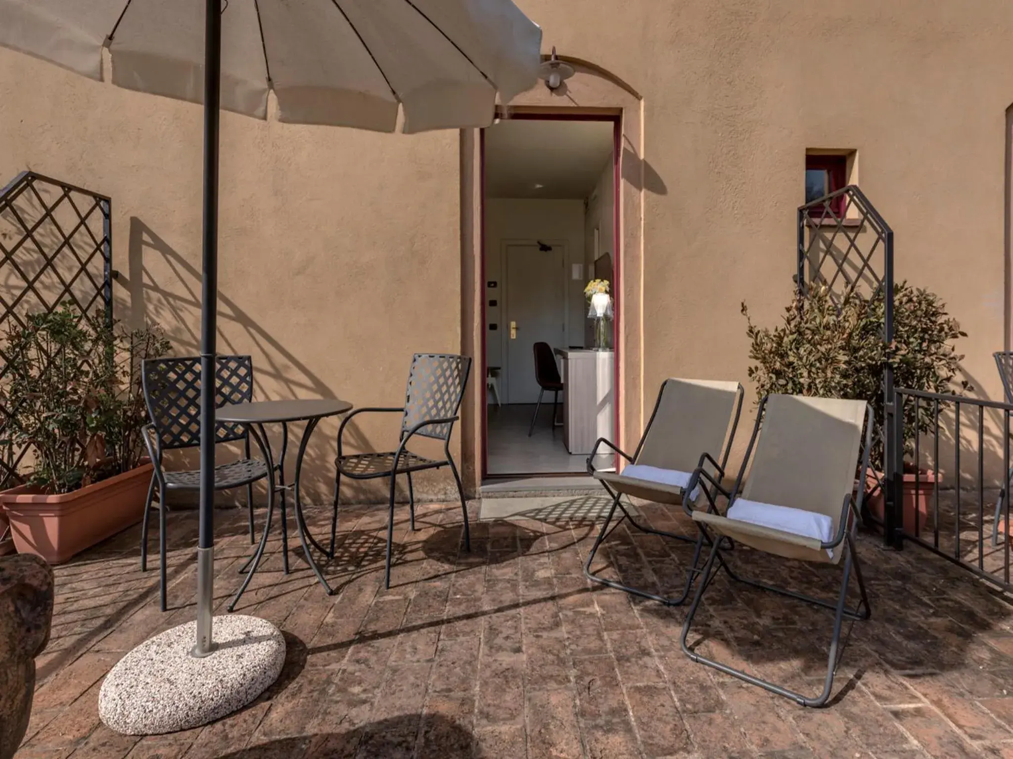 Patio in Hotel & Restaurant Casolare Le Terre Rosse