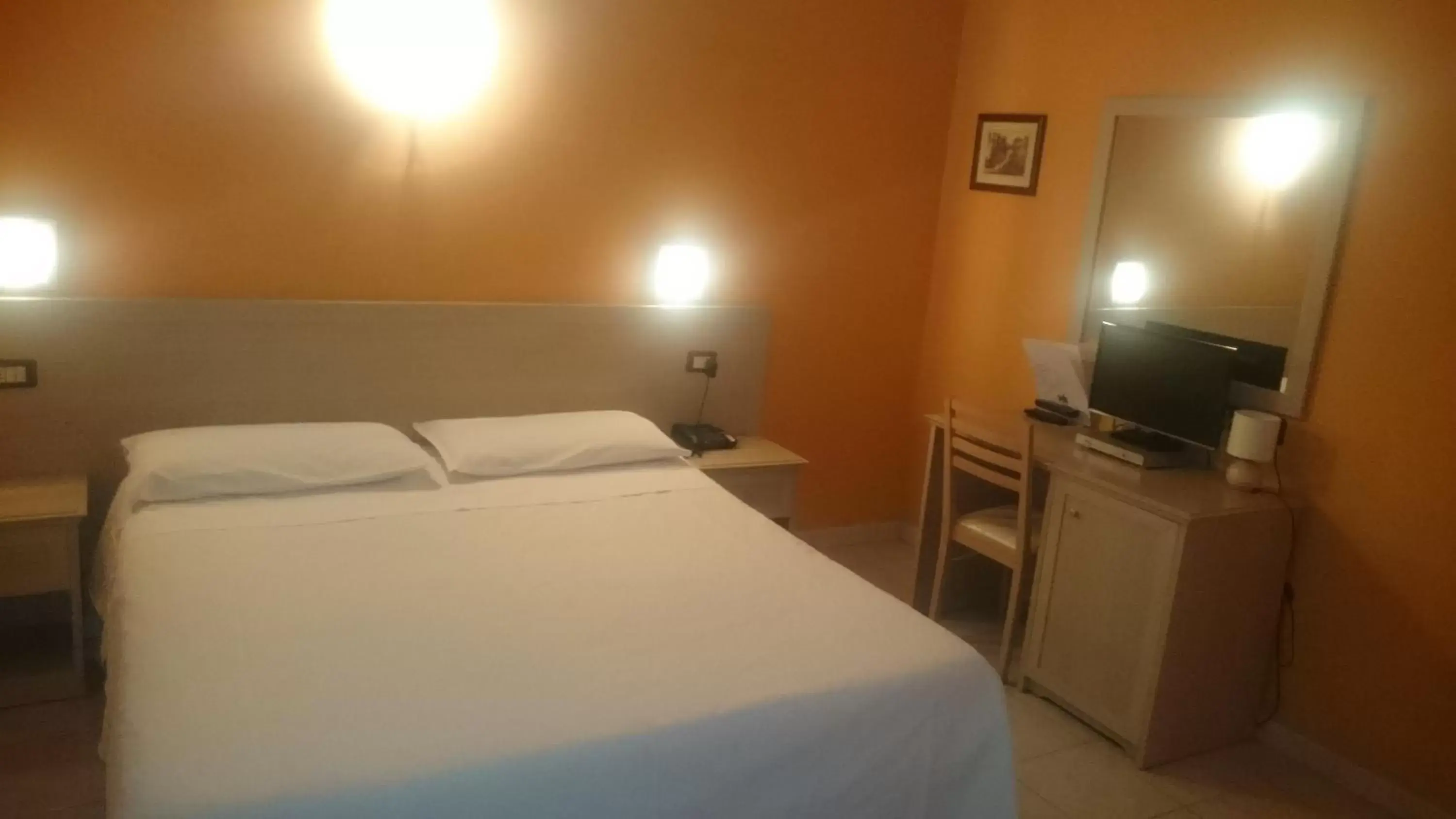 Guests, Bed in Hotel Trasimeno Bittarelli