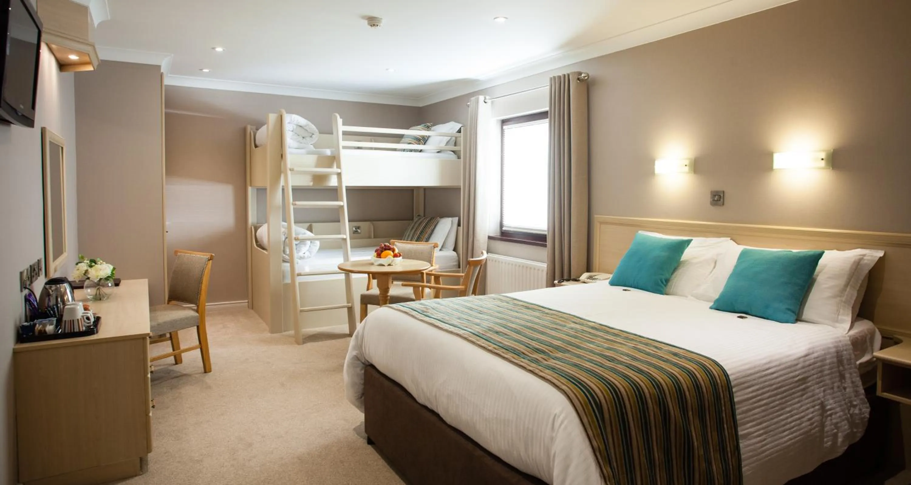 Bedroom, Bed in The Lodge Hotel