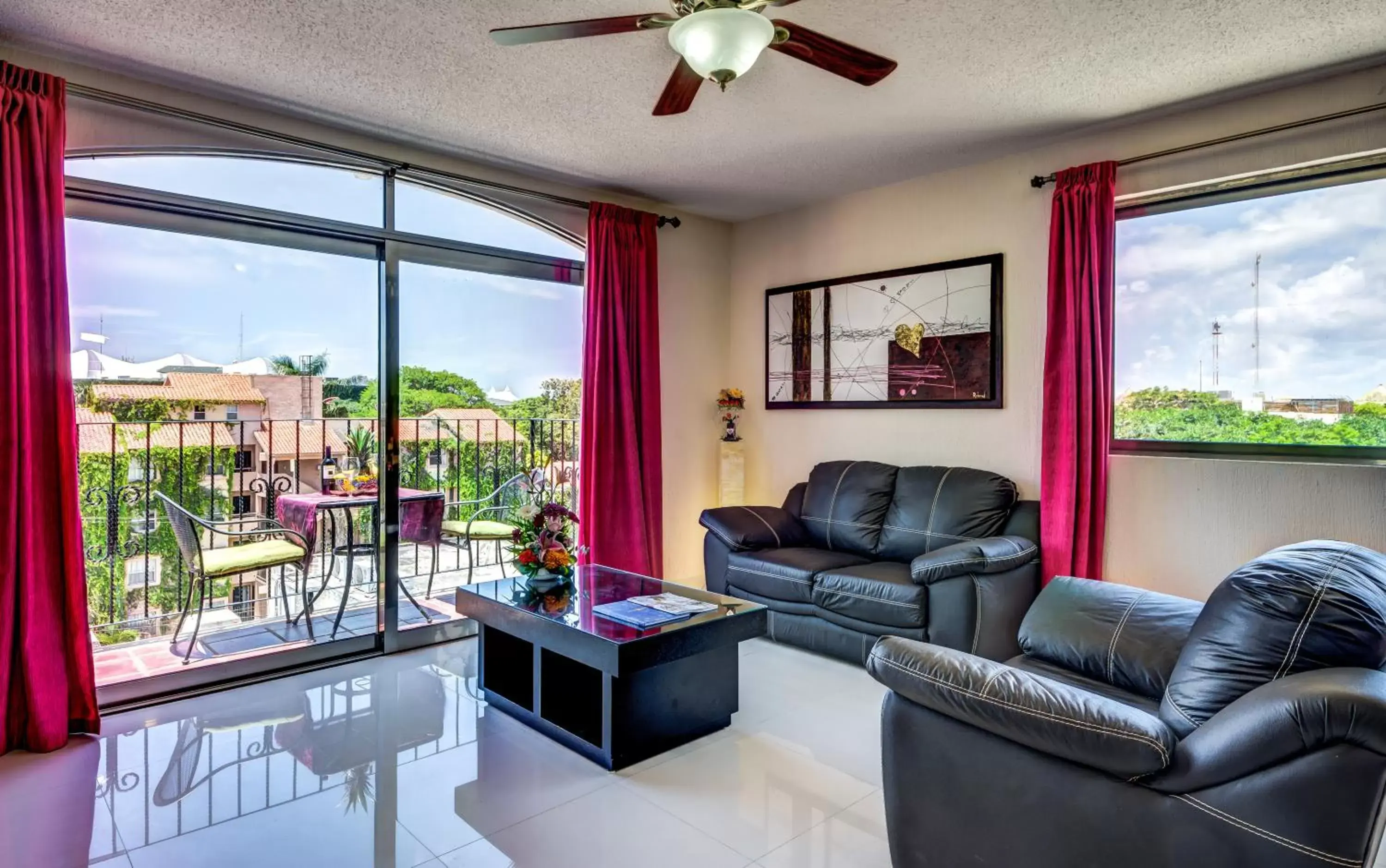 Living room, Seating Area in Suites Corazon