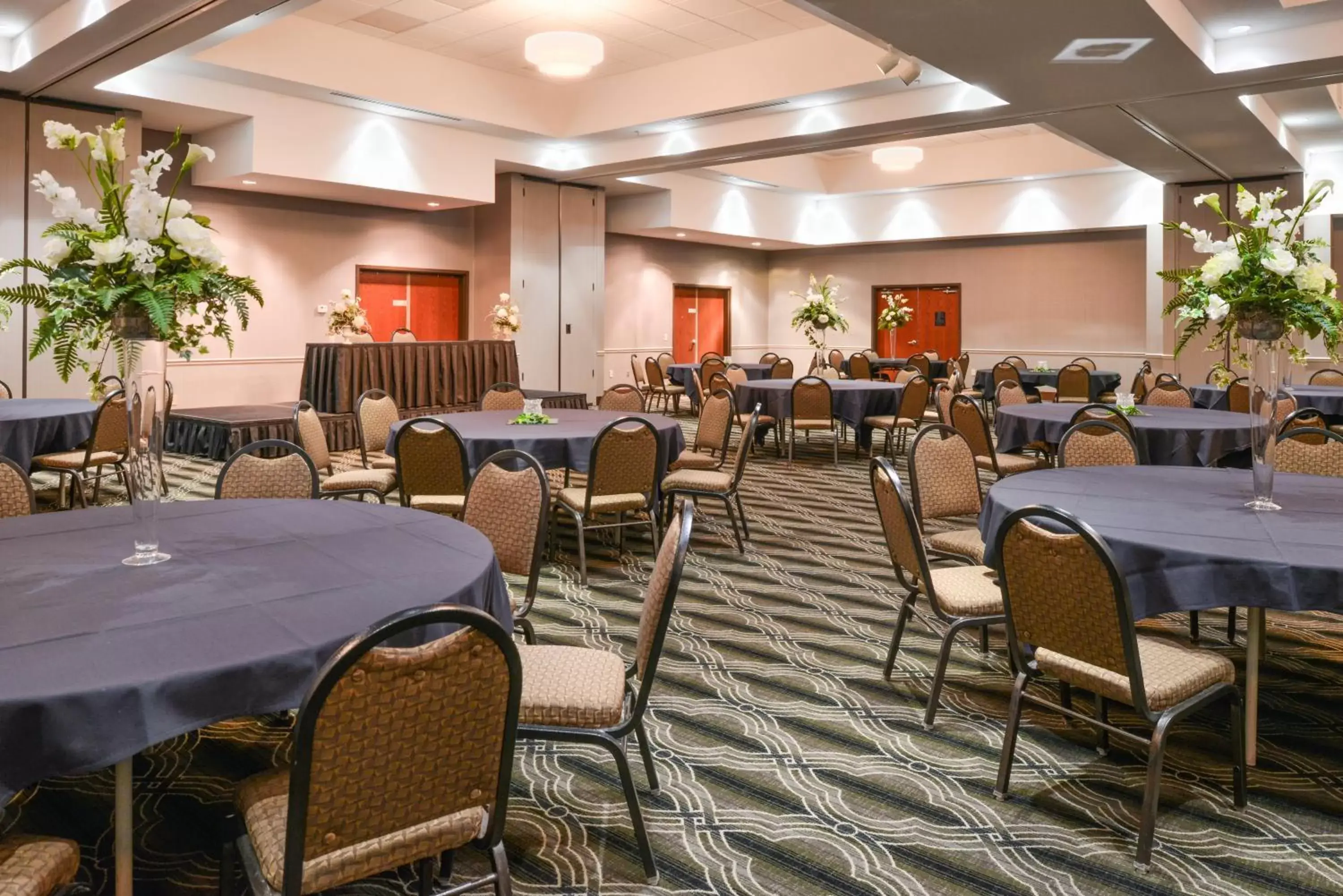 Meeting/conference room, Restaurant/Places to Eat in Holiday Inn Poplar Bluff, an IHG Hotel