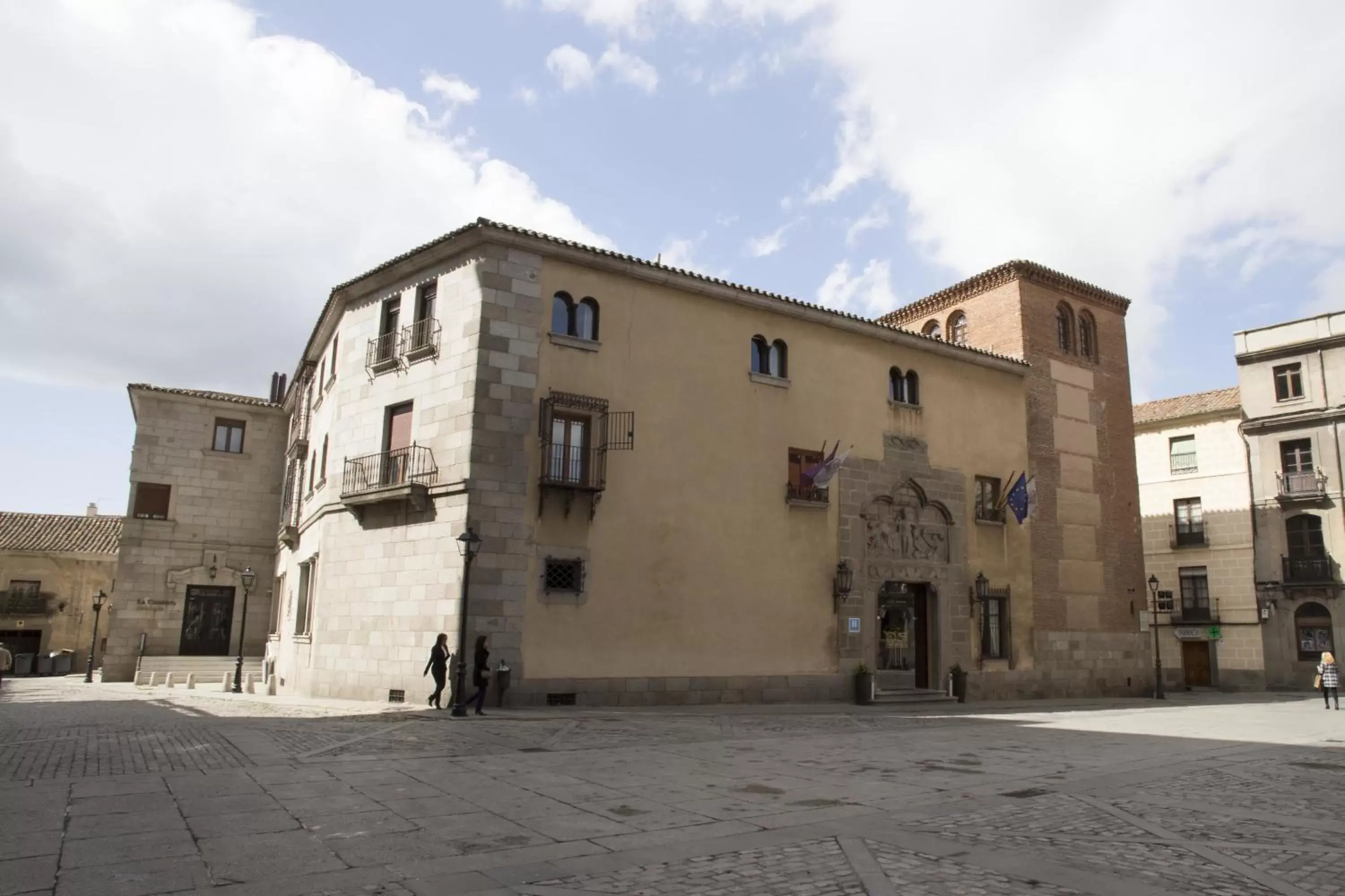 Facade/entrance, Property Building in Palacio Valderrabanos