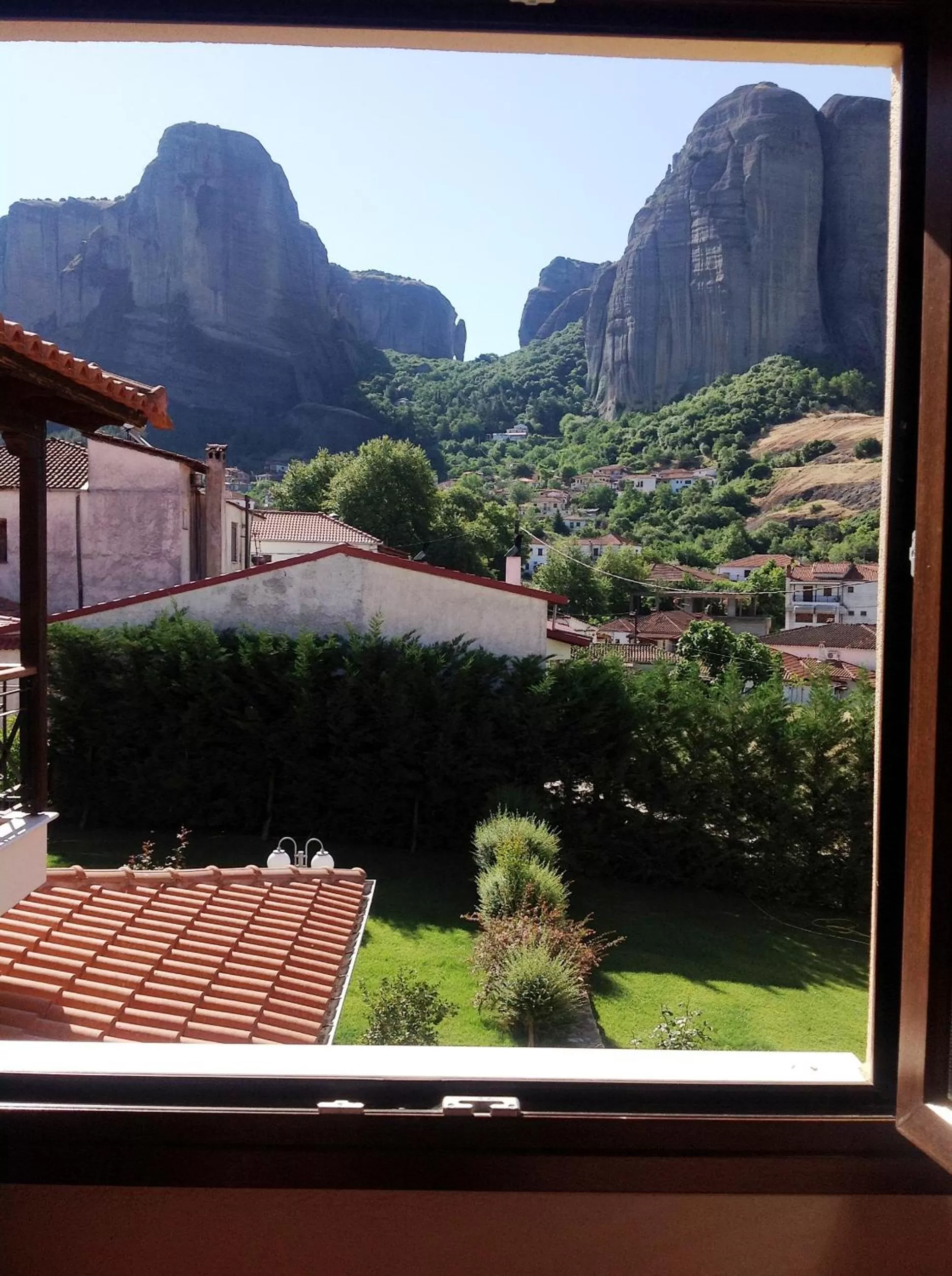 Day in Hotel Meteoritis