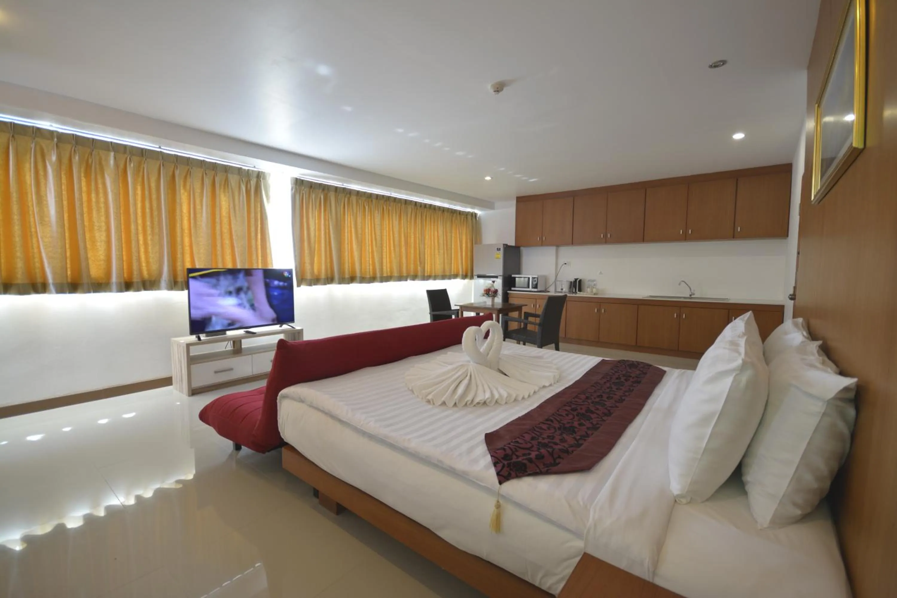 Bedroom in The Patong Center Hotel
