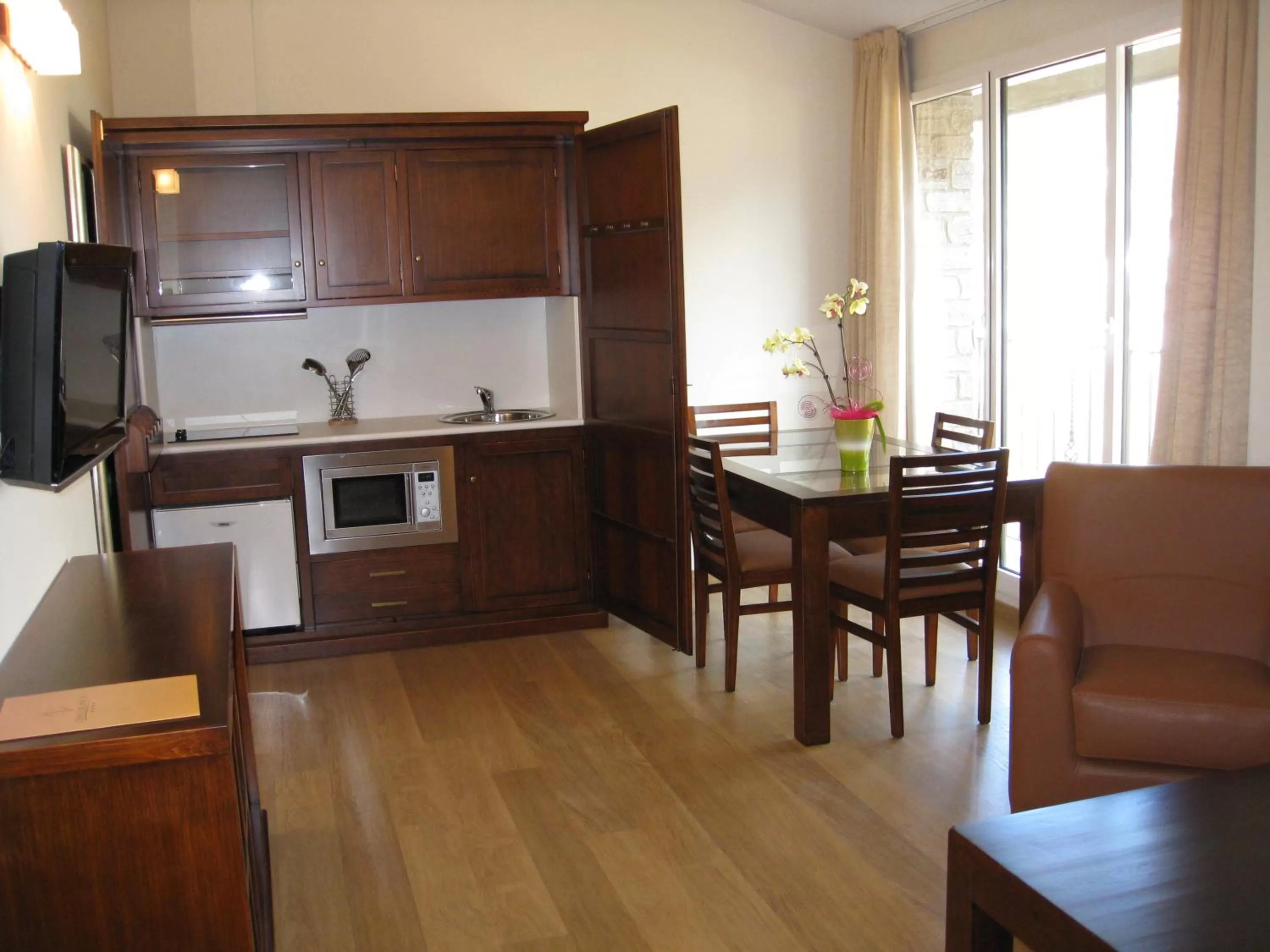 Kitchen or kitchenette in Obaga Blanca & Spa