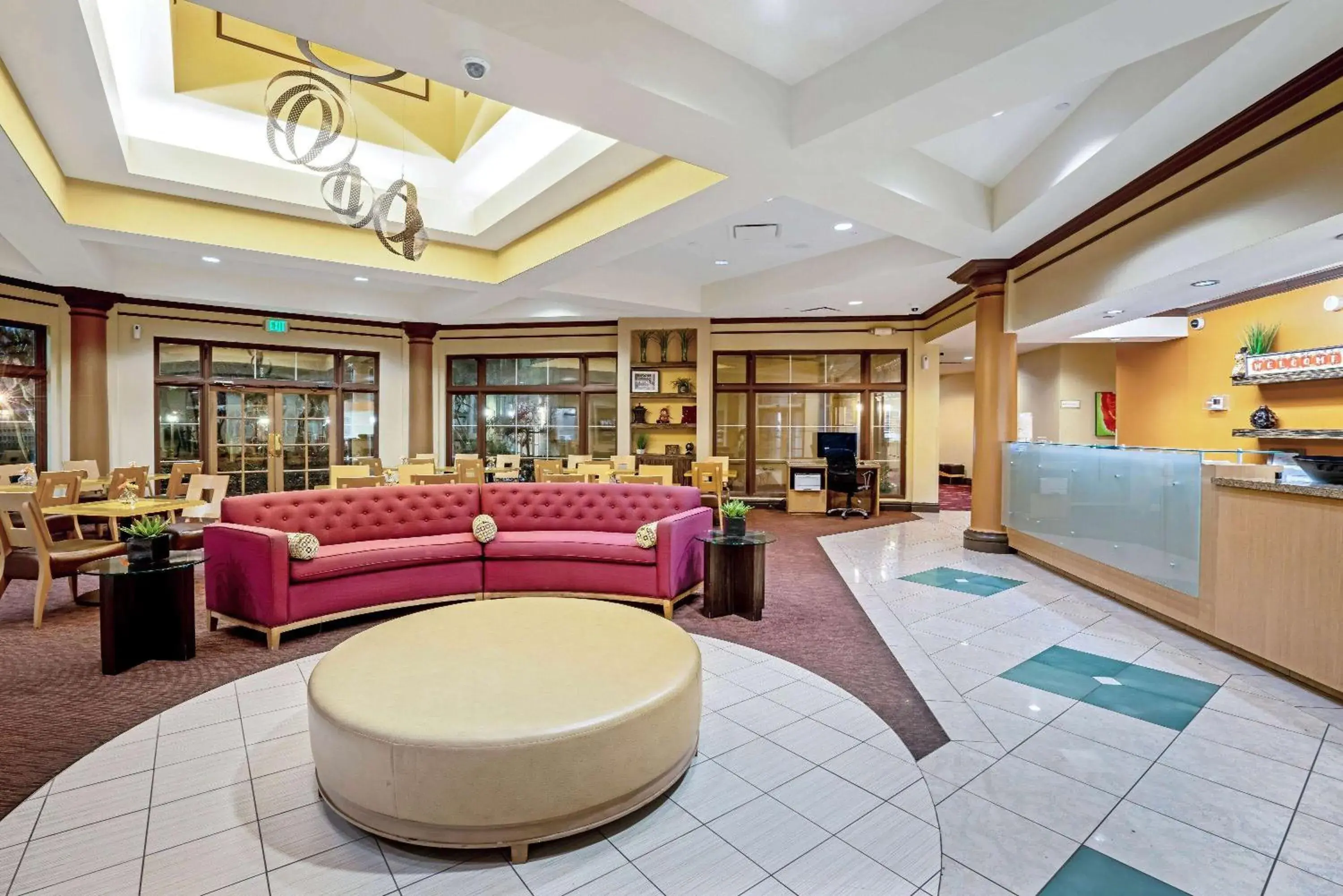 Lobby or reception in La Quinta by Wyndham Memphis Primacy Parkway