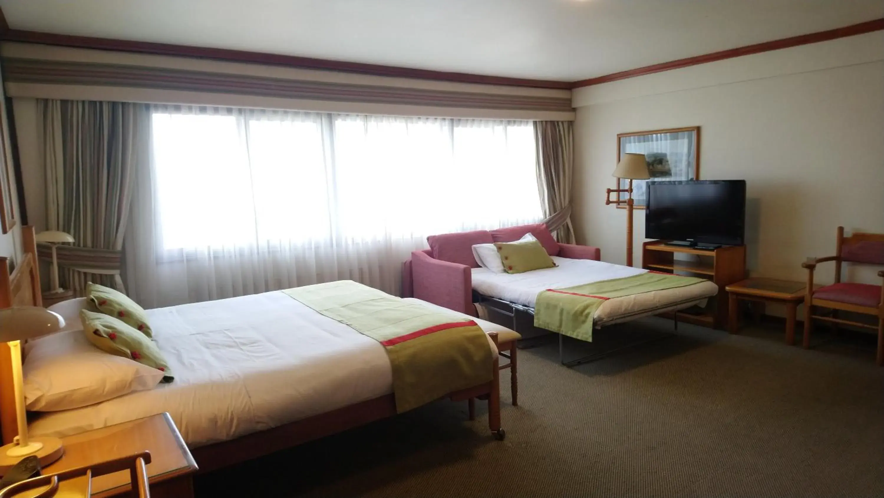 Photo of the whole room, Bed in abba Presidente Suites Puerto Montt