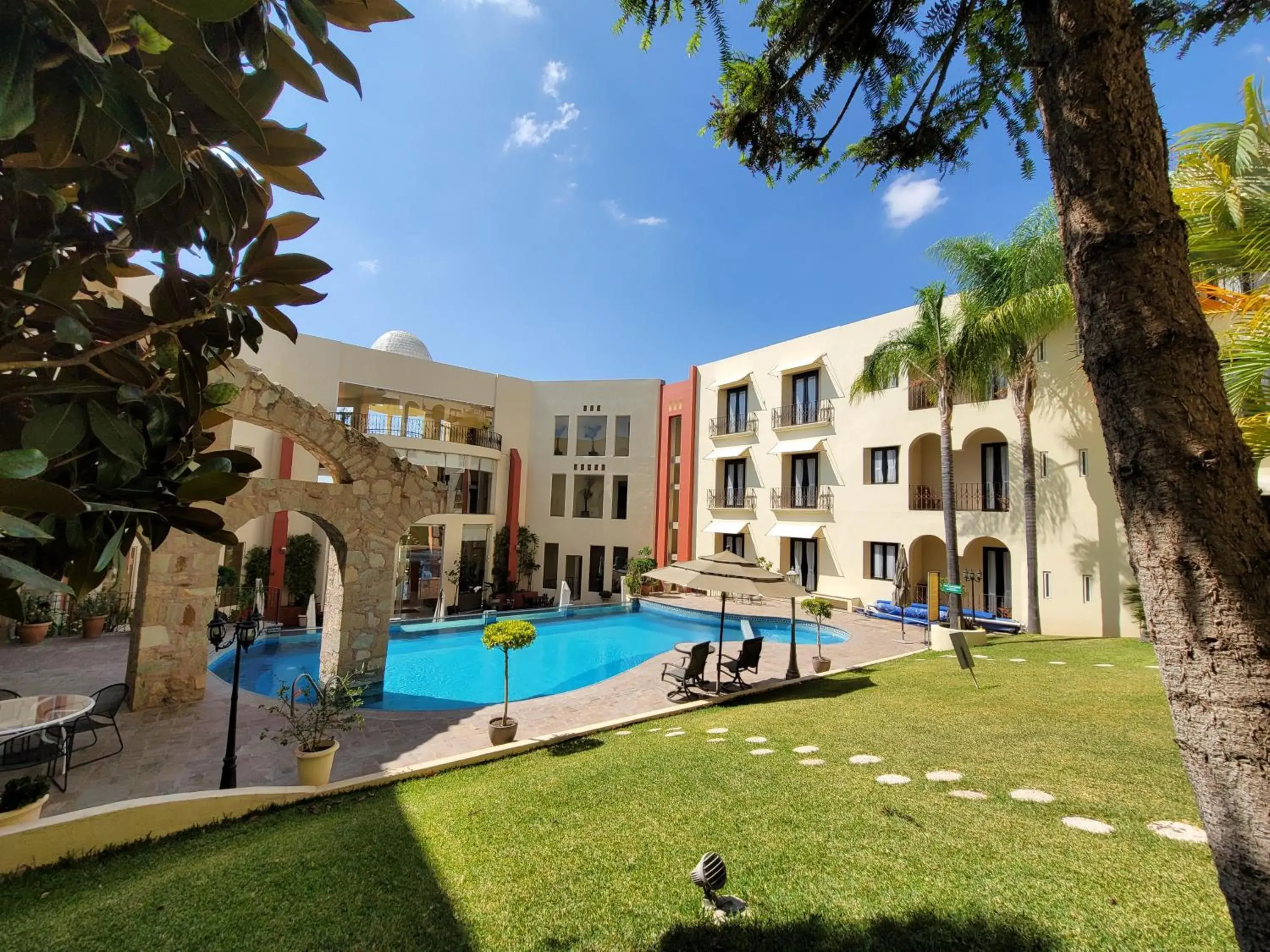Garden, Swimming Pool in Hotel Quinta las Alondras