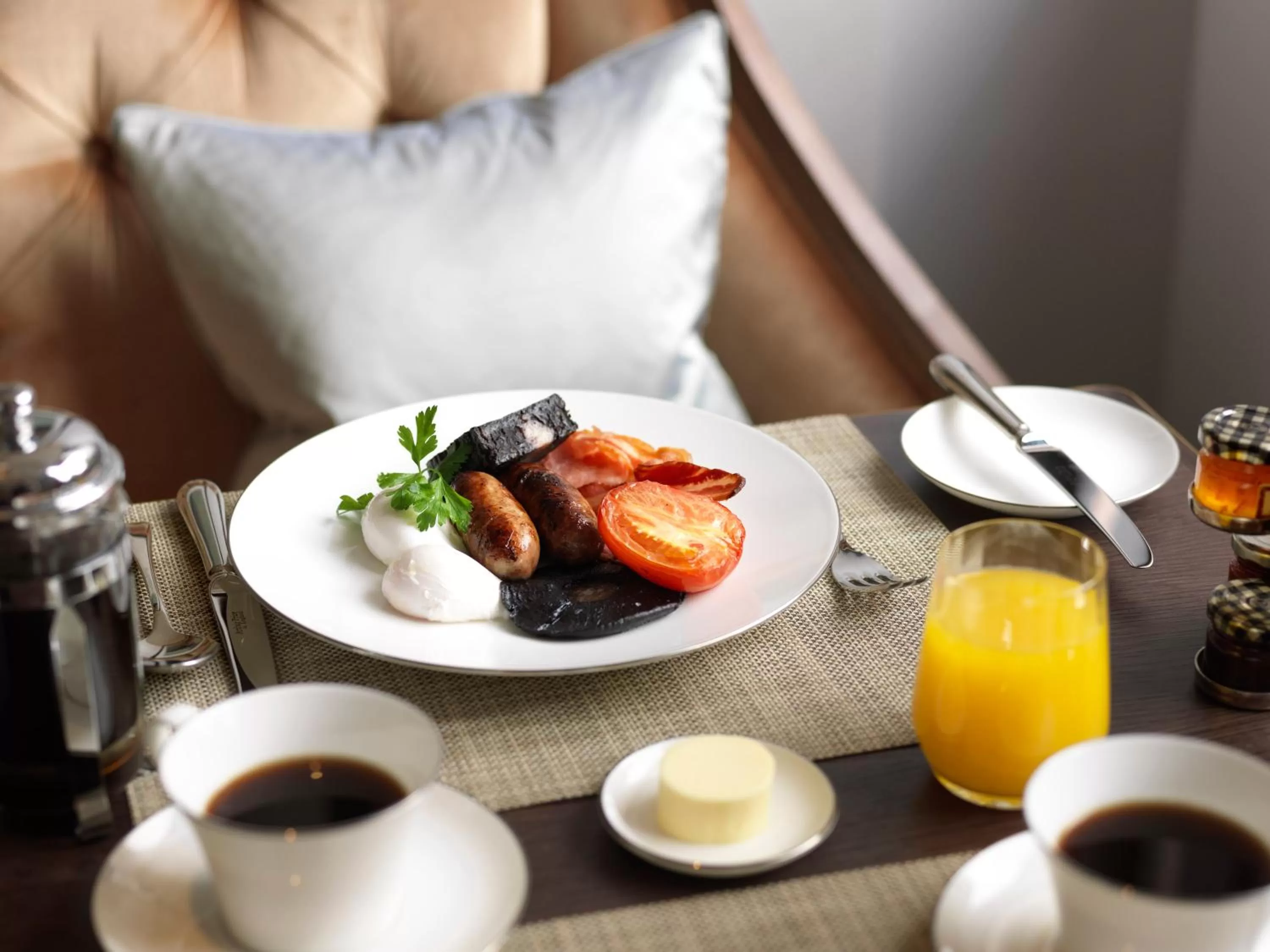 Food and drinks in The Athenaeum Hotel & Residences