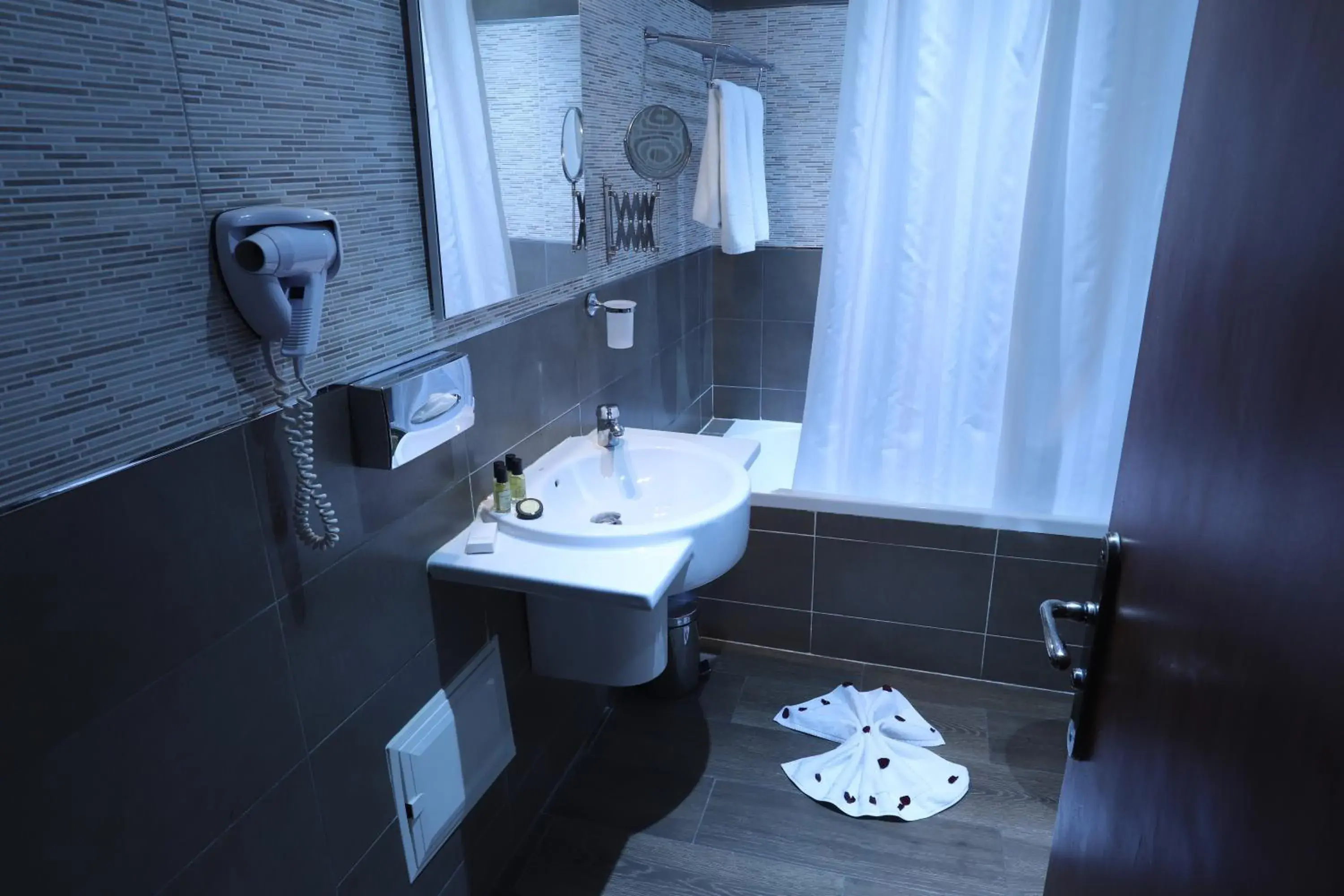 Shower, Bathroom in Helnan Chellah Hotel