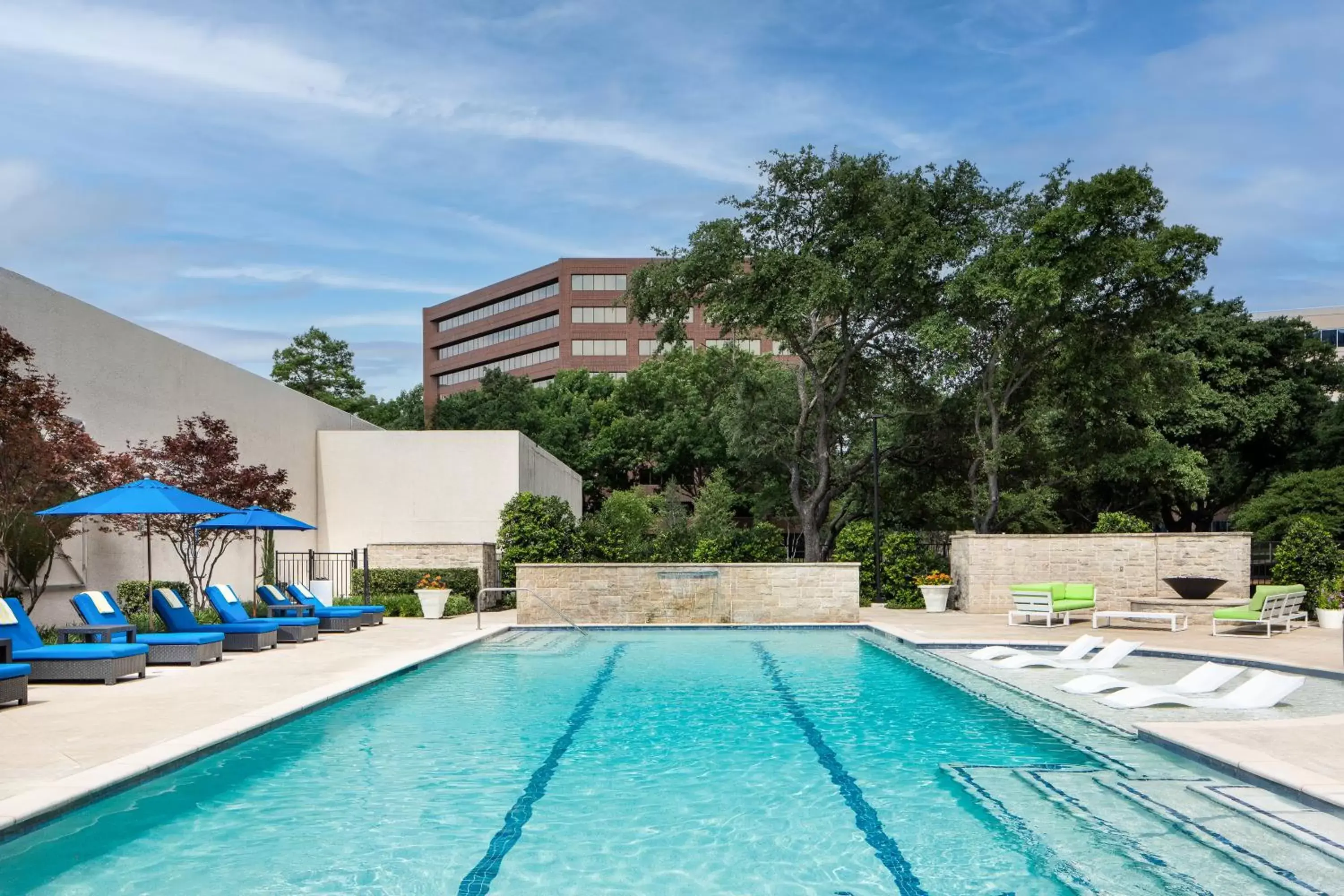 Swimming Pool in Dallas-Addison Marriott Quorum by the Galleria