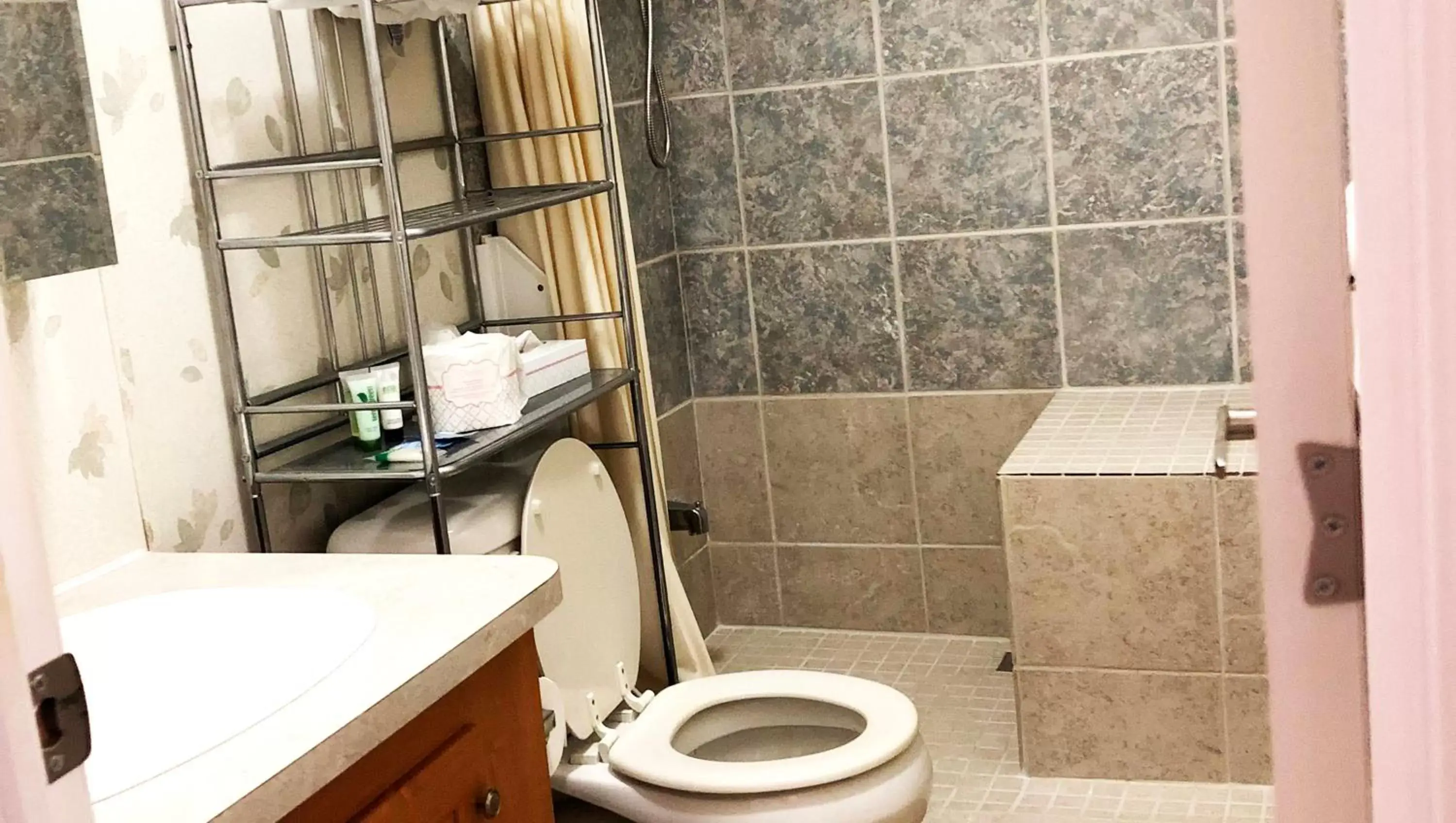 Bathroom in Ticaboo Lodge Lake Powell