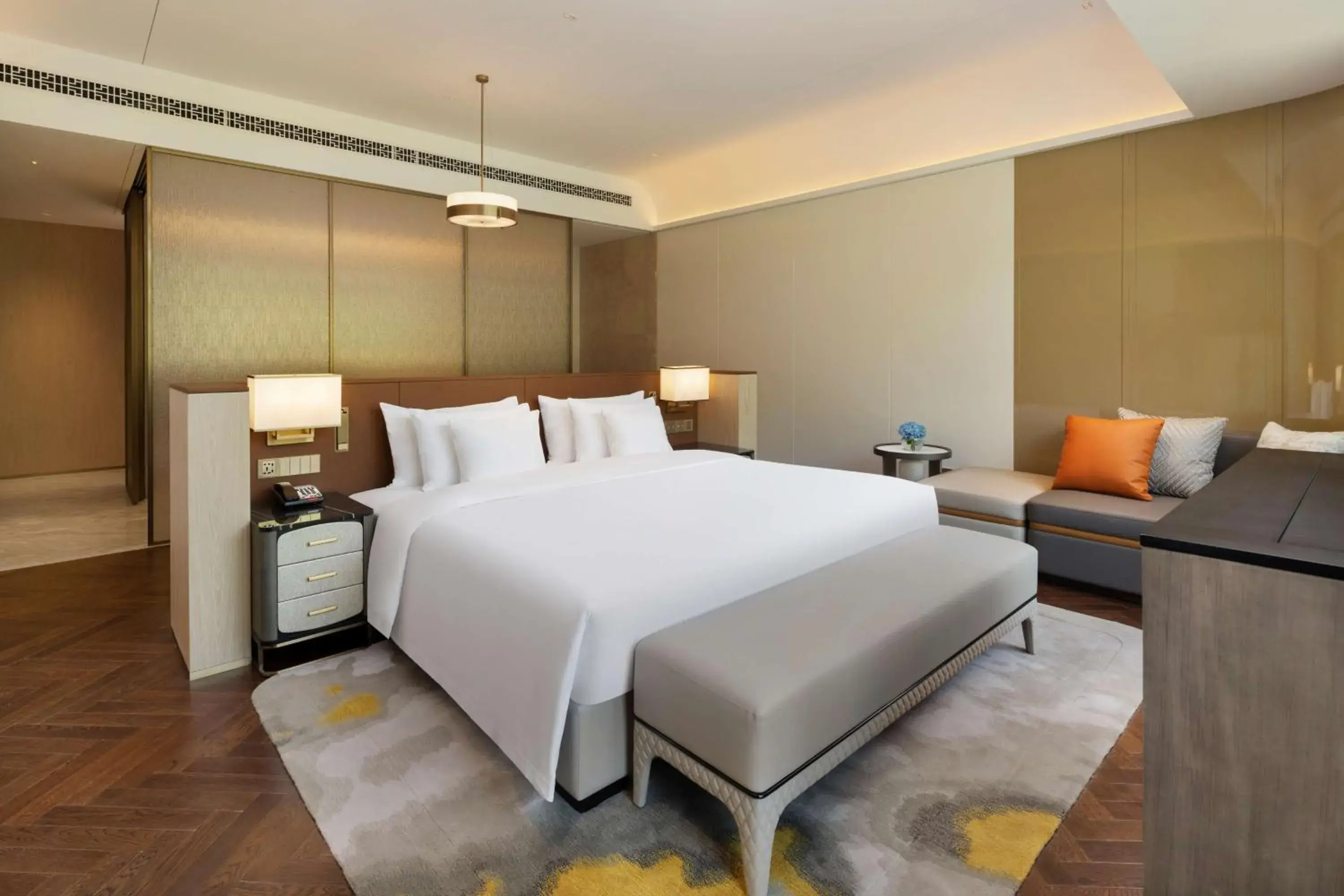 Photo of the whole room, Bed in Radisson Collection Resort Nanjing