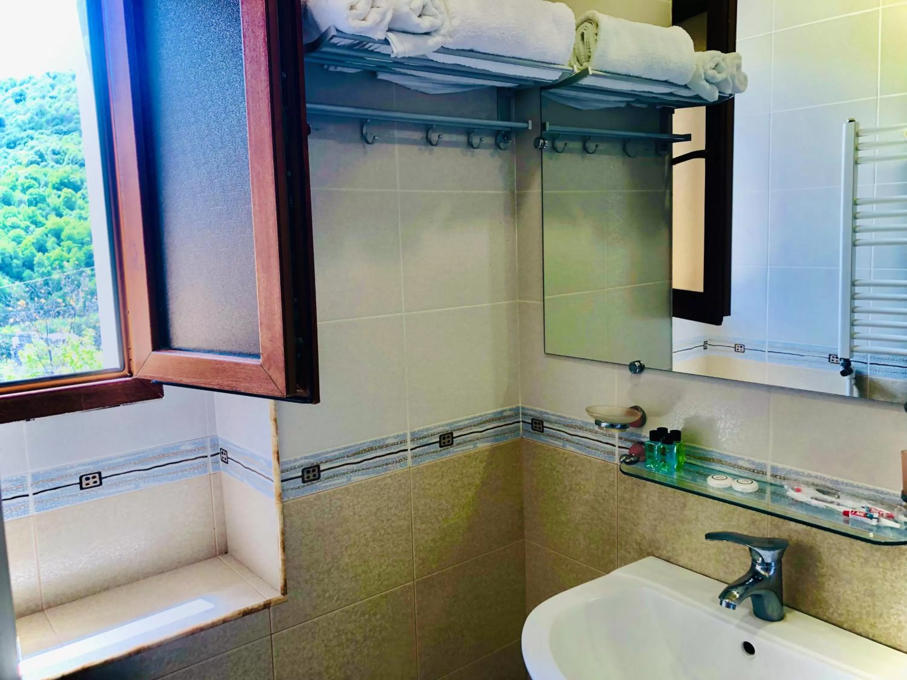 Toilet in Dil Hill by Sam