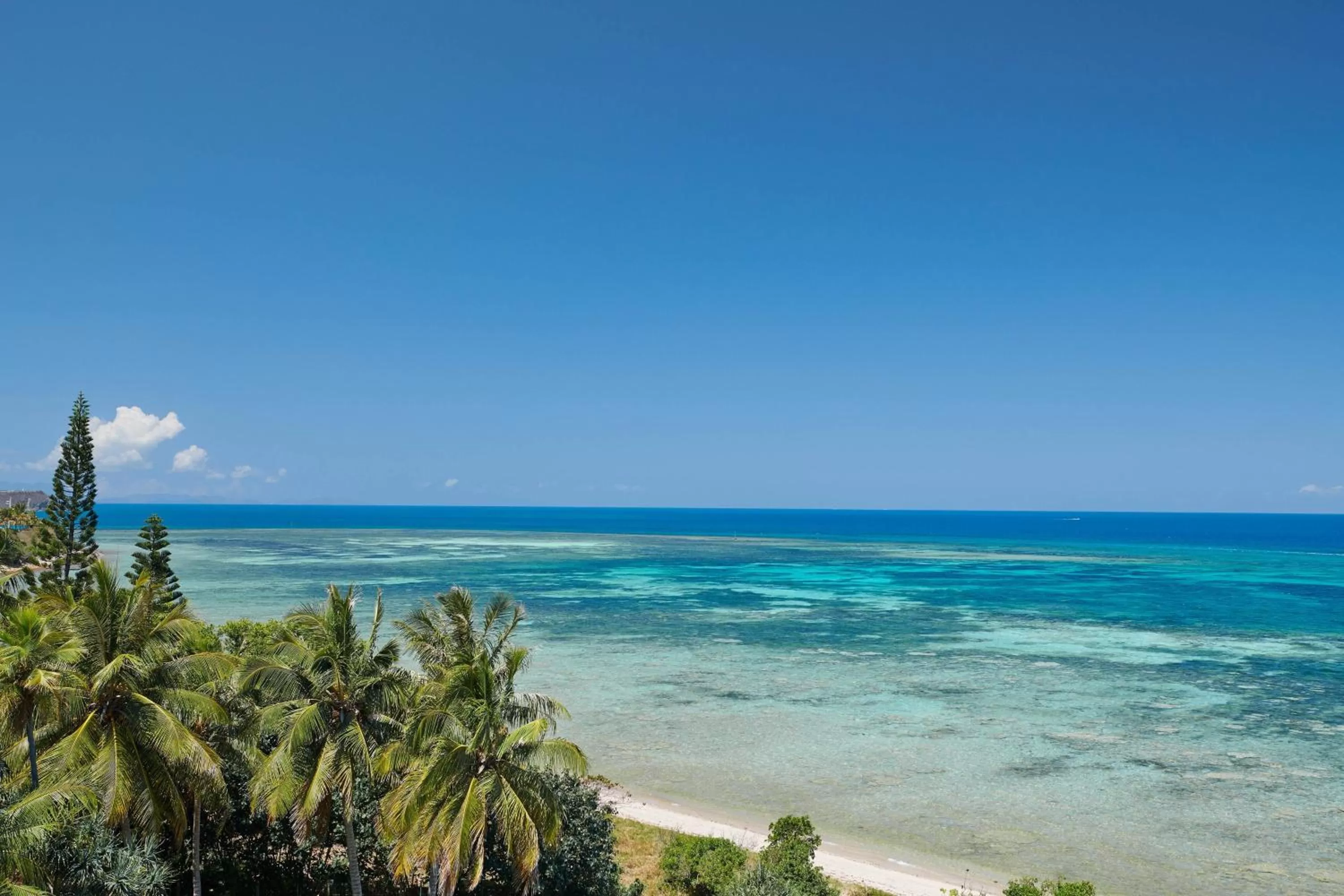 1 Bedroom Suite, 1 King, Garden View, Balcony in Le Méridien Nouméa Resort & Spa