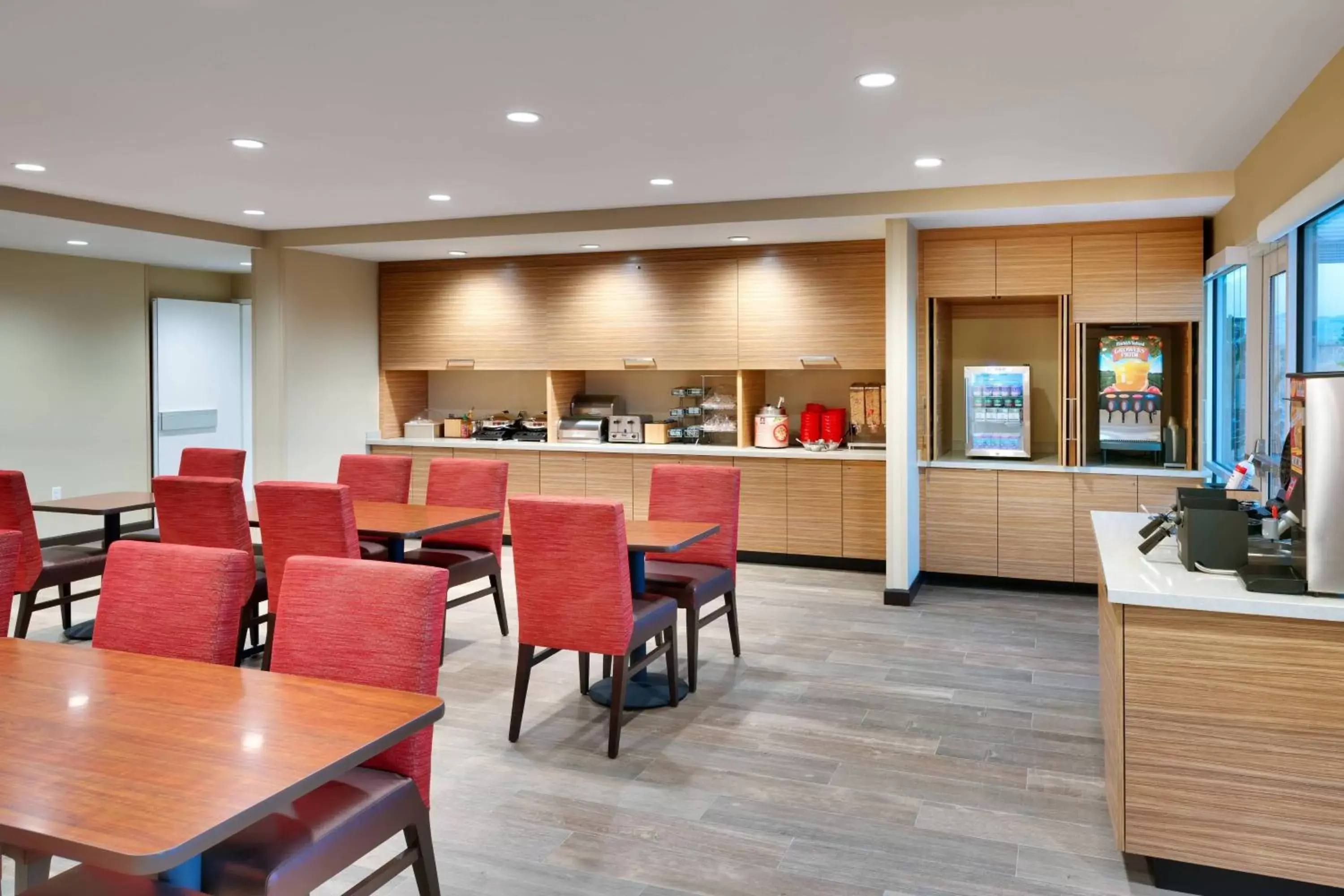 Breakfast in TownePlace Suites by Marriott Salt Lake City Draper
