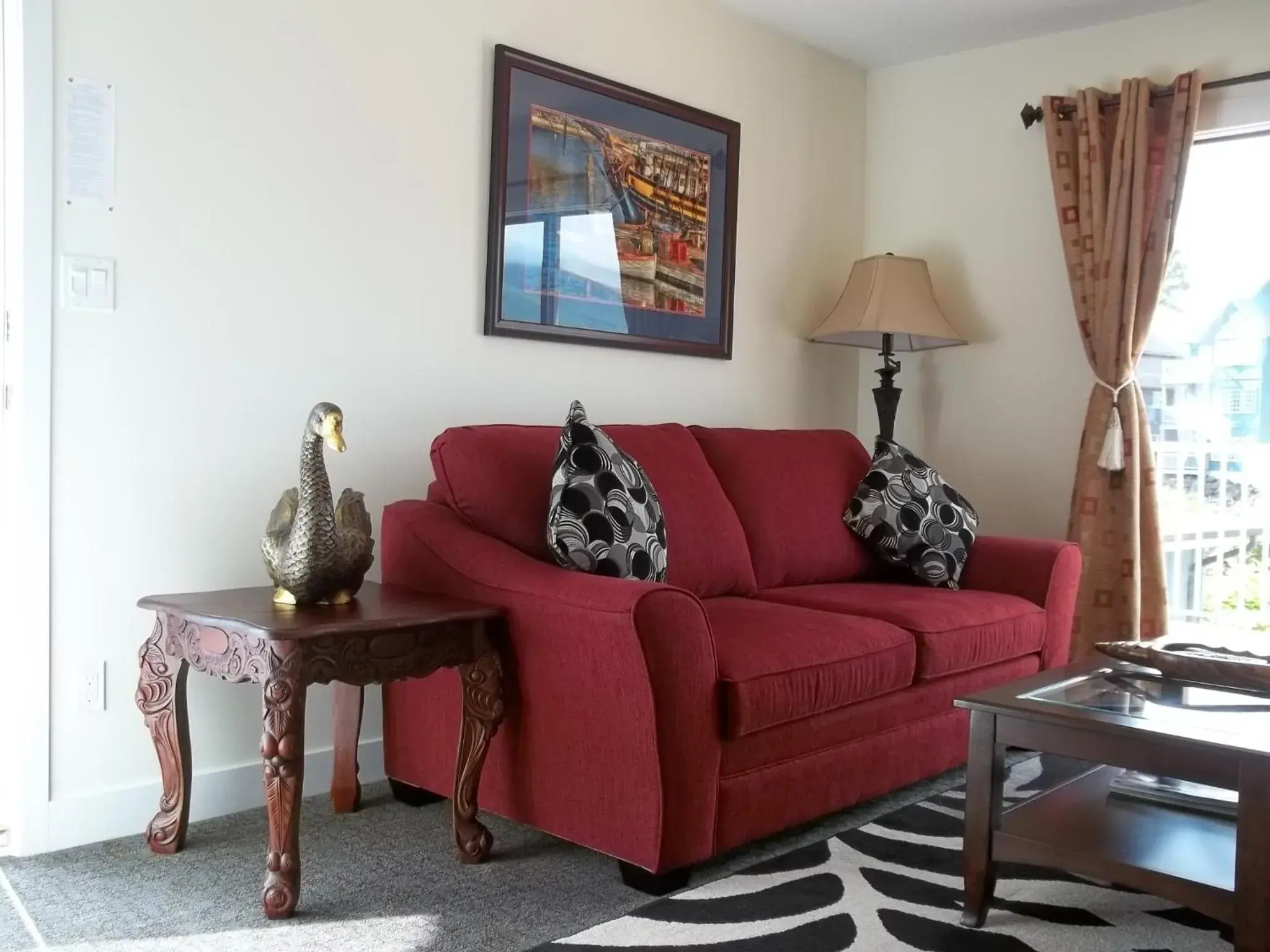 Living room, Seating Area in Bayshore Waterfront Inn