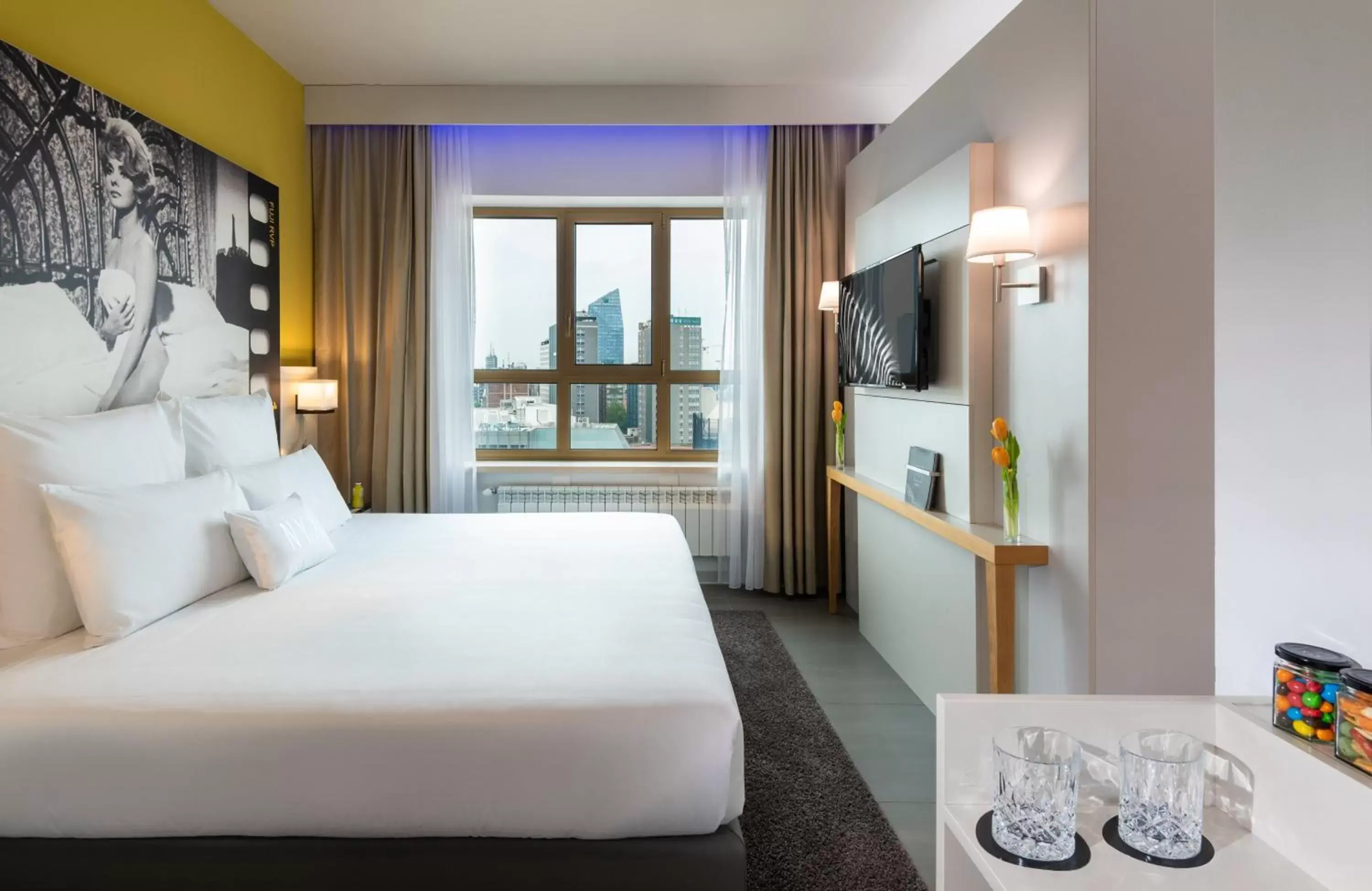 Photo of the whole room, Bed in NYX Hotel Milan by Leonardo Hotels