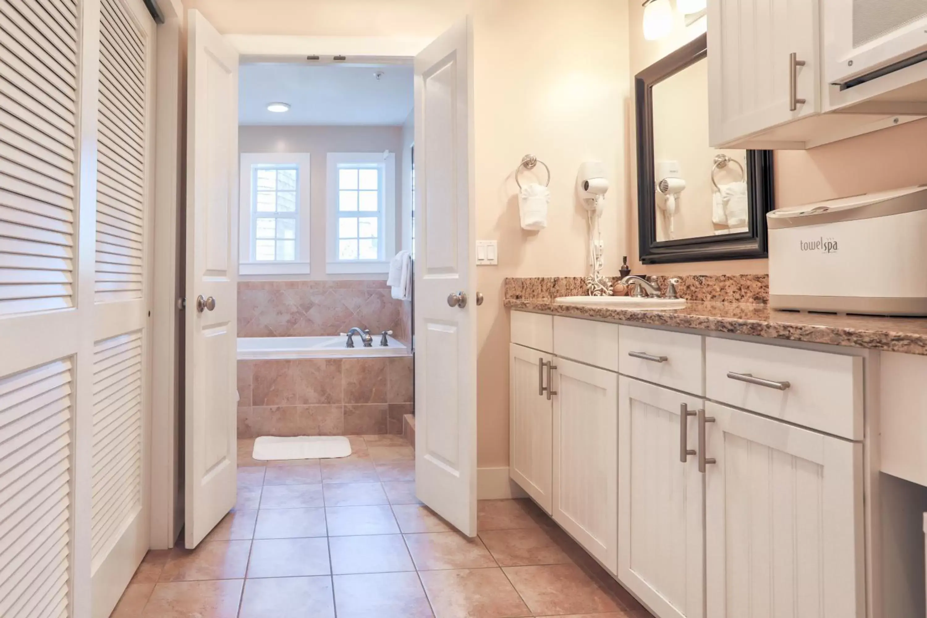 Bathroom in Henderson Park Inn