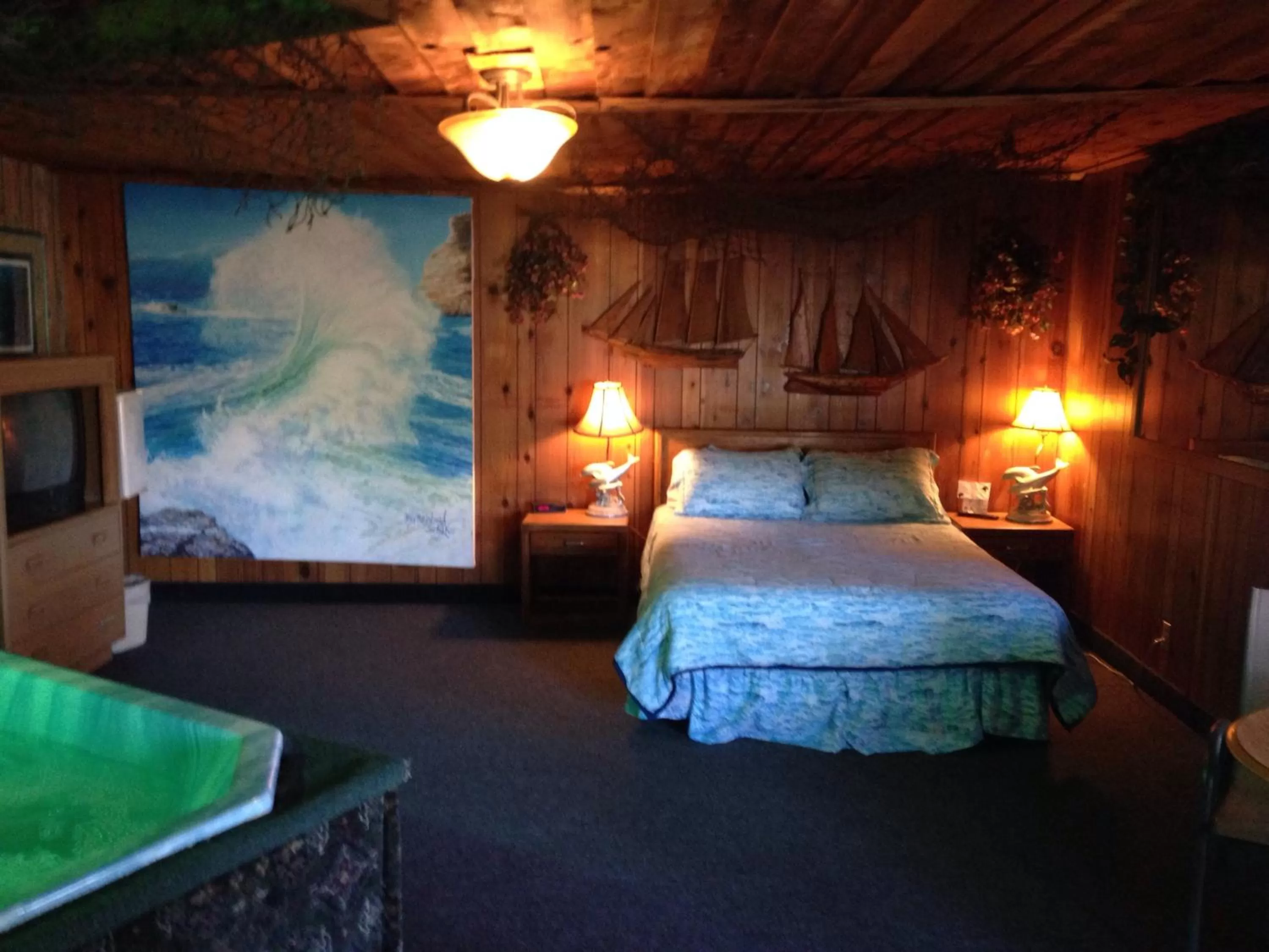 Photo of the whole room, Bed in Bennett Bay Inn