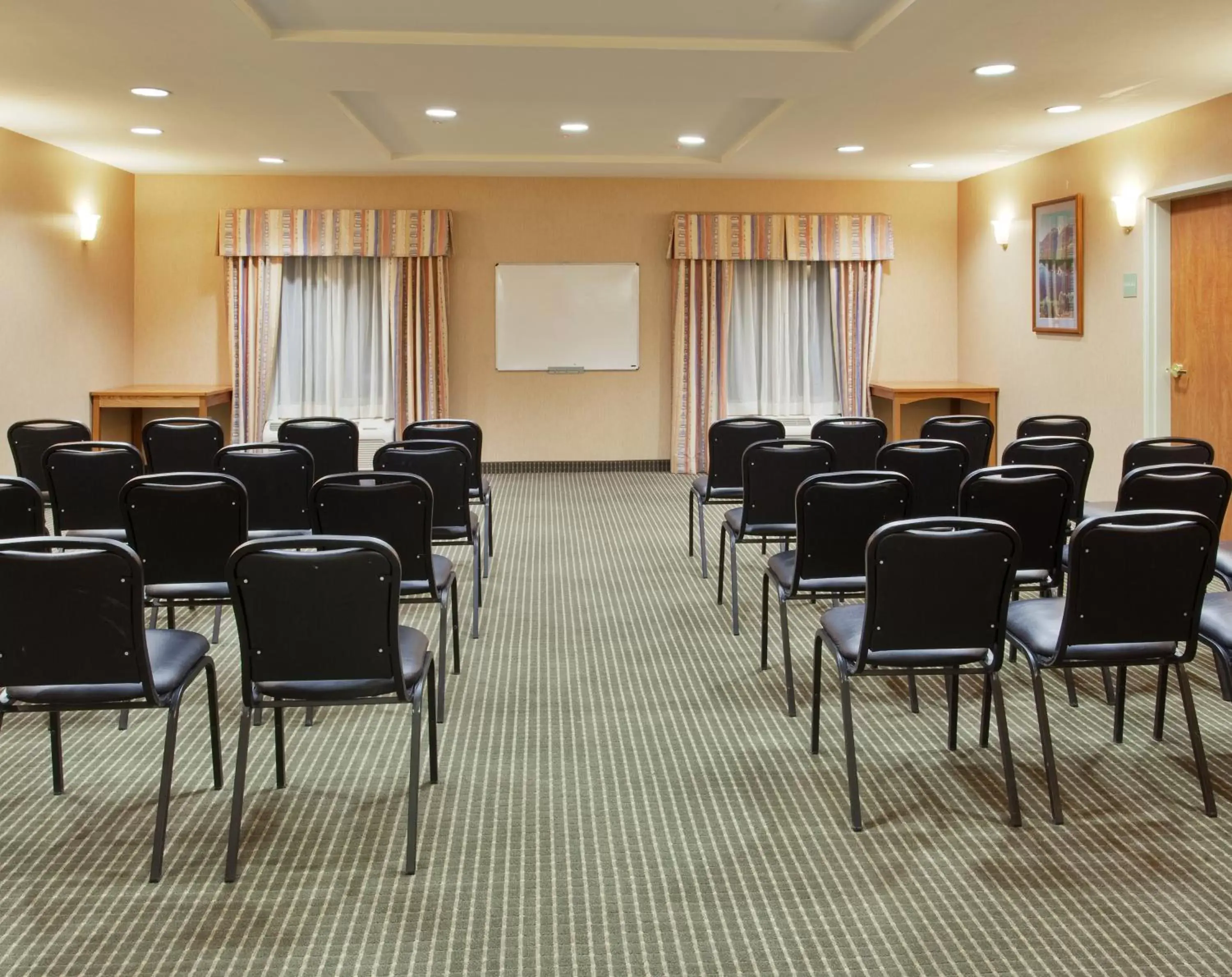 Meeting/conference room in Holiday Inn Express Hotel & Suites Carson City, an IHG Hotel