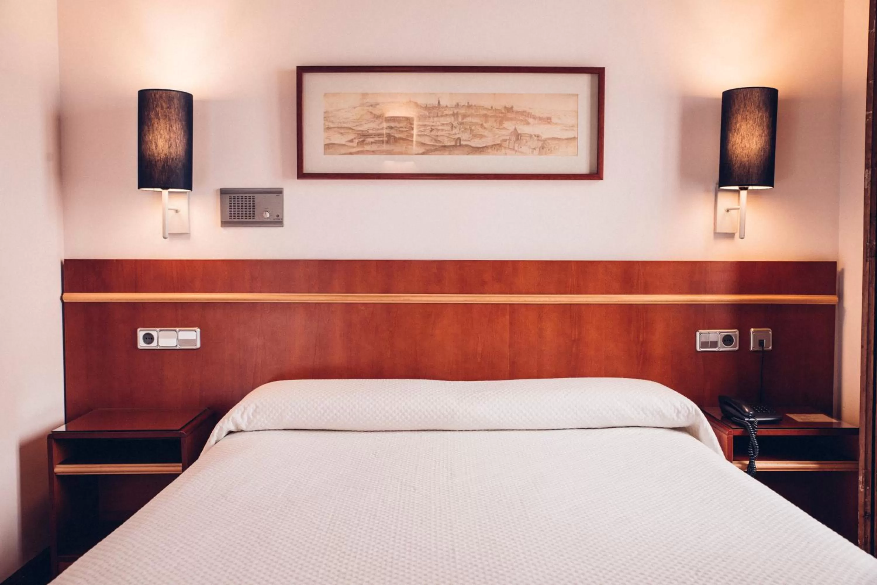 Photo of the whole room, Bed in Hotel Santa Isabel