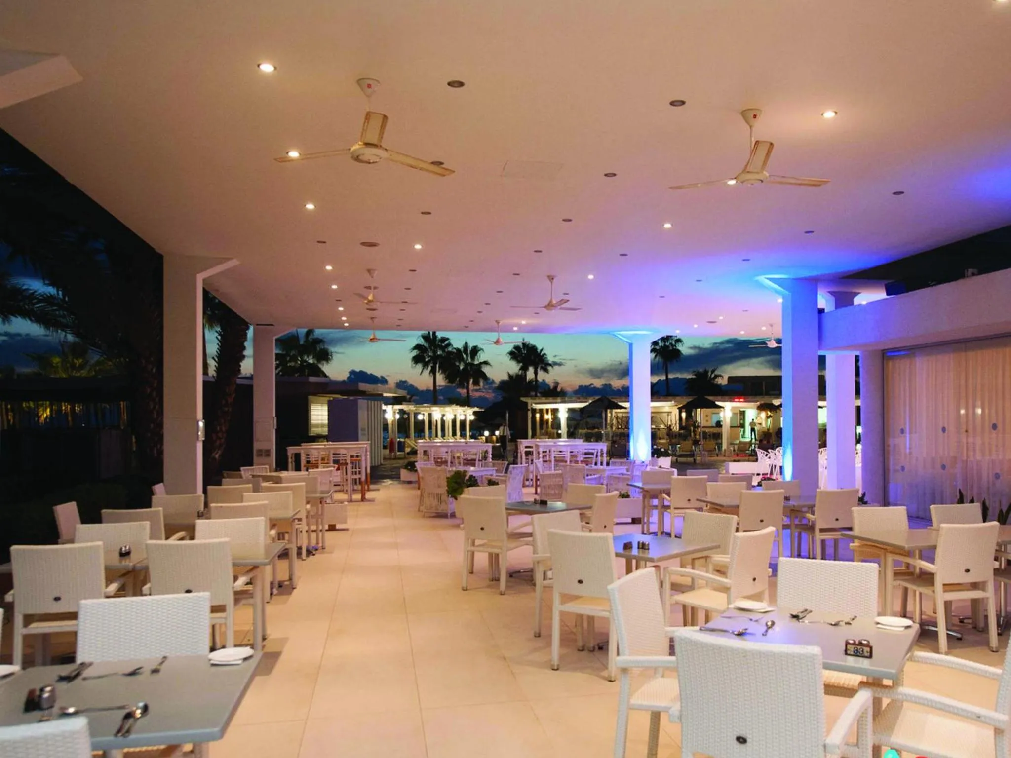 Restaurant/places to eat in Dome Beach Marina Hotel & Resort