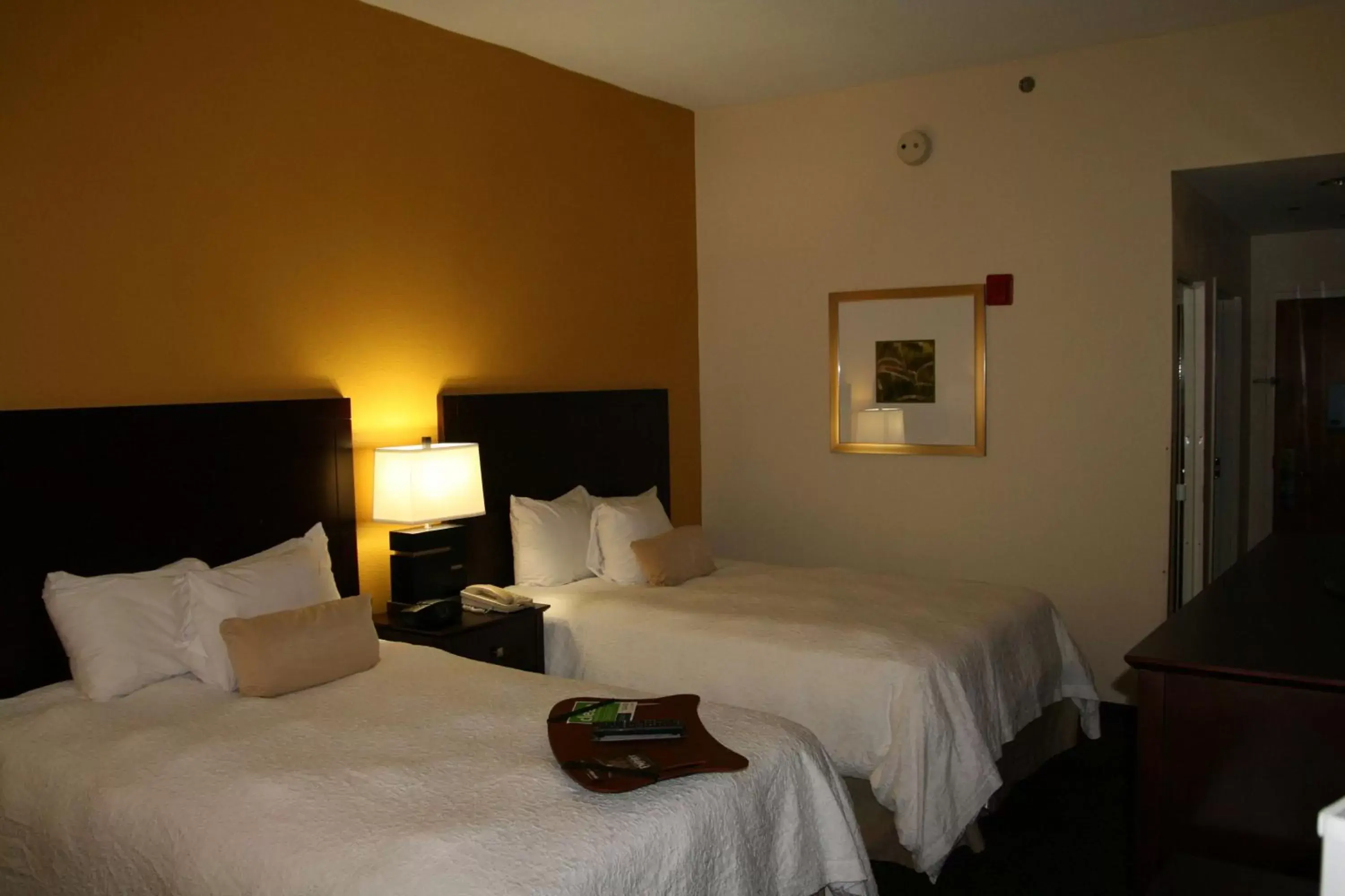 Bed in Hampton Inn By Hilton Petersburg-Ft. Lee