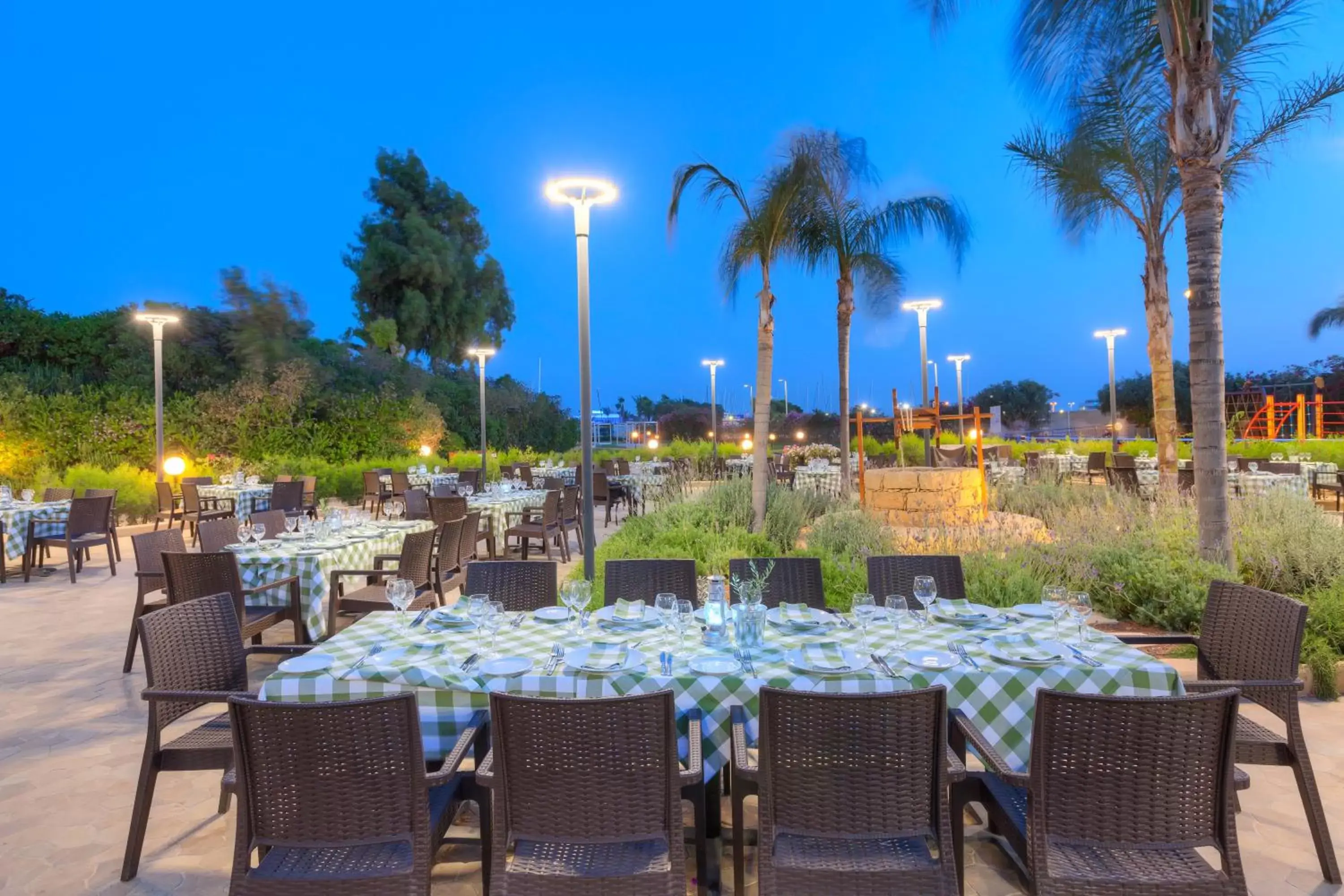 Restaurant/Places to Eat in St Raphael Resort